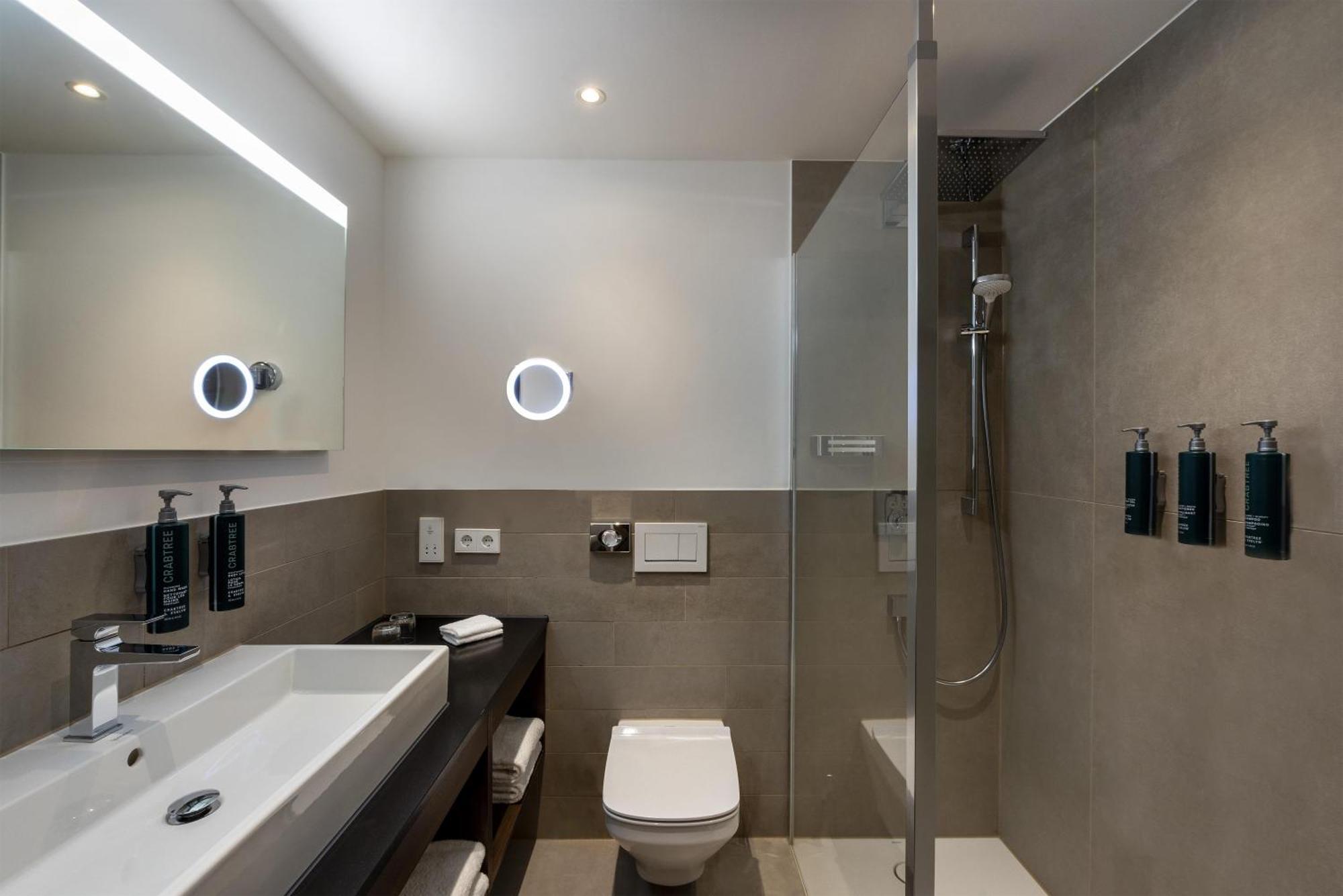 Twin Executive Room River View Rhine Wing