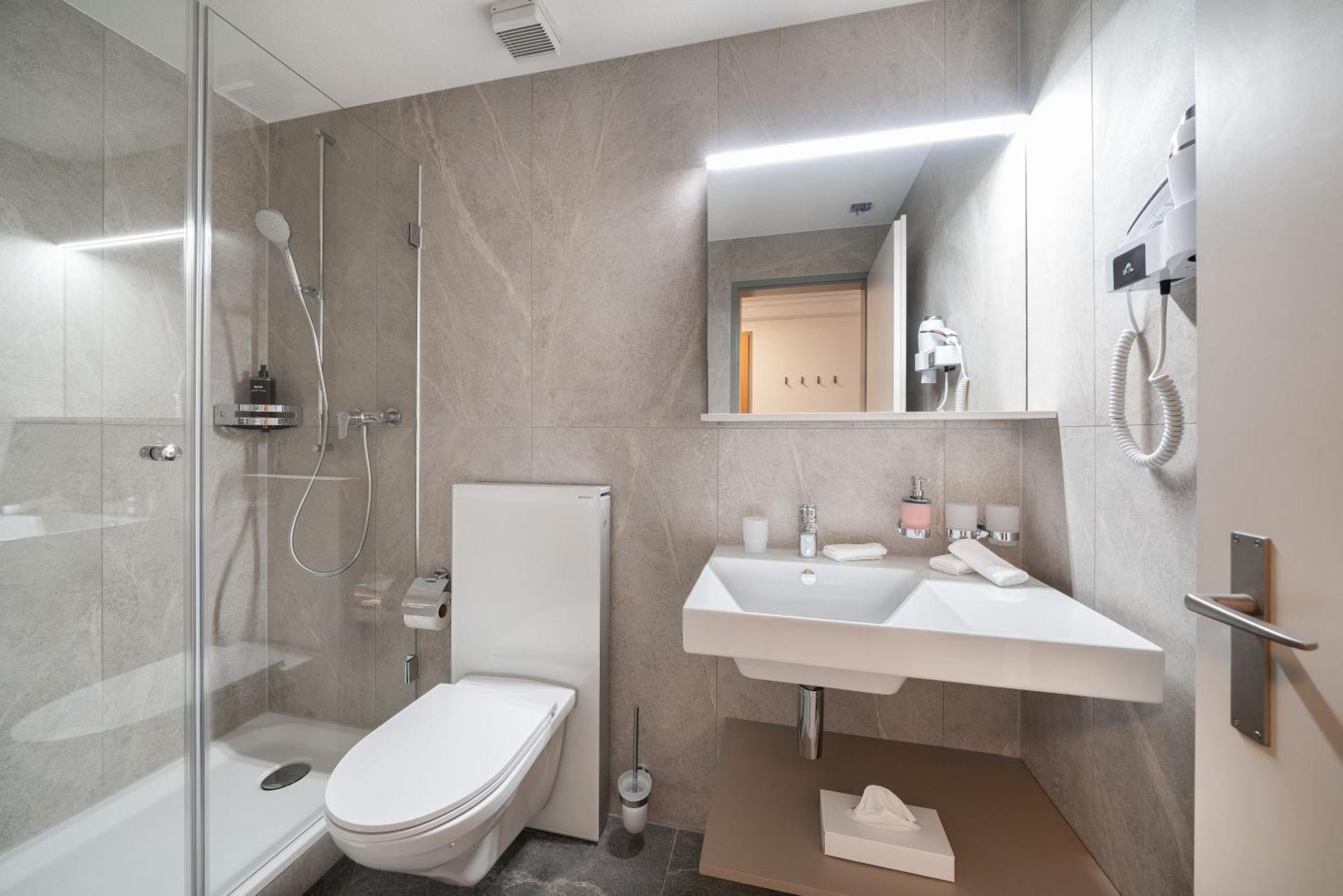 Triple Room,1765805267:JPEG