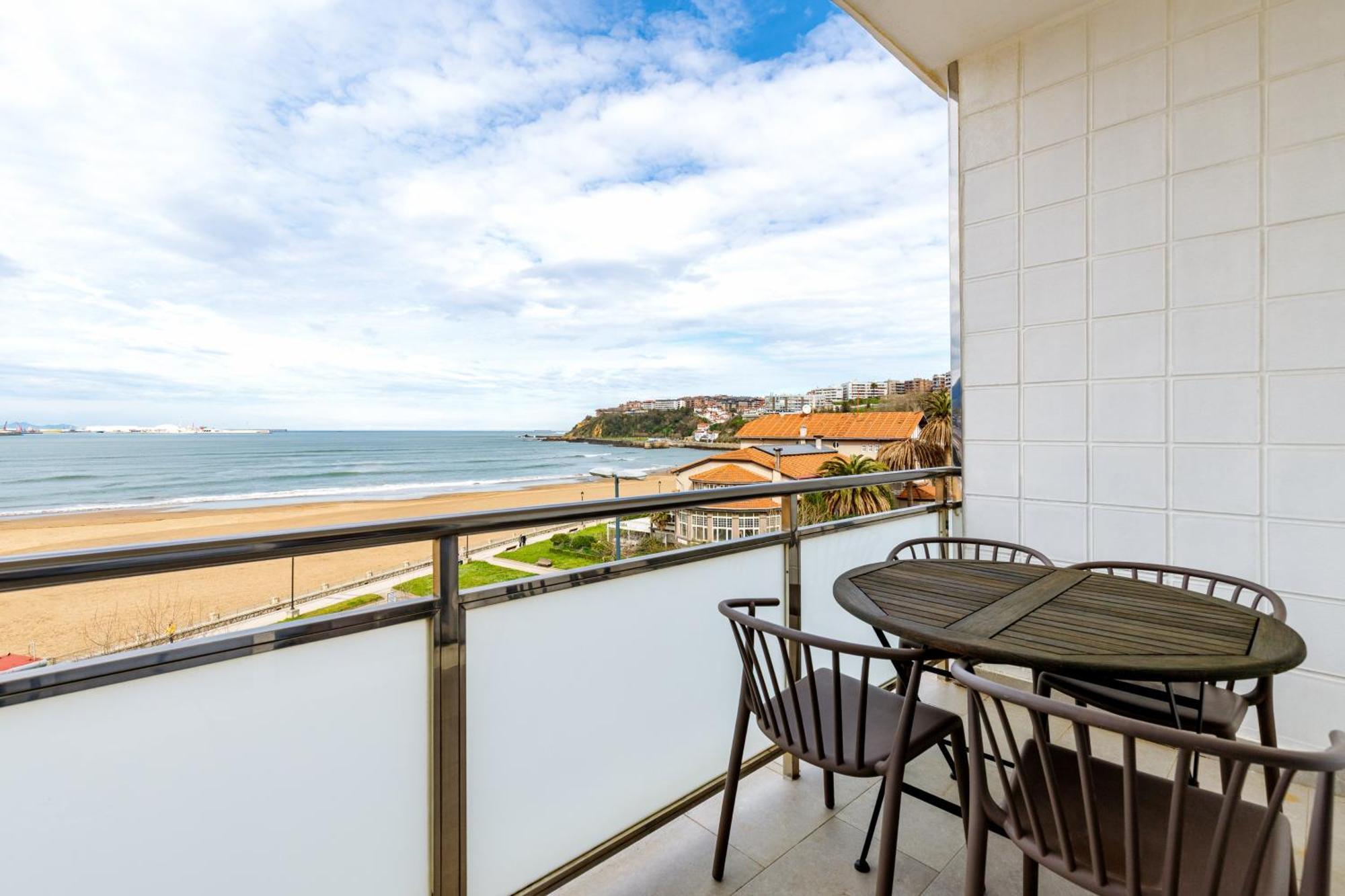 Habitación cuádruple con vistas al mar