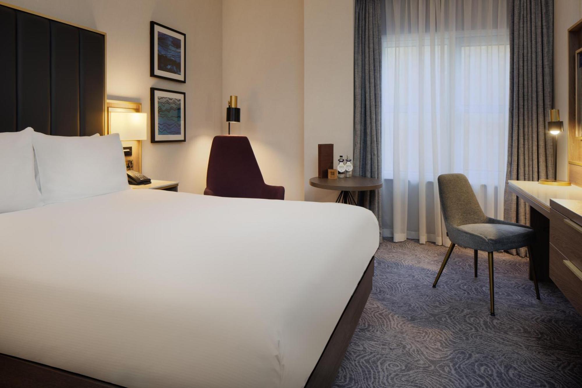 Deluxe Queen Room