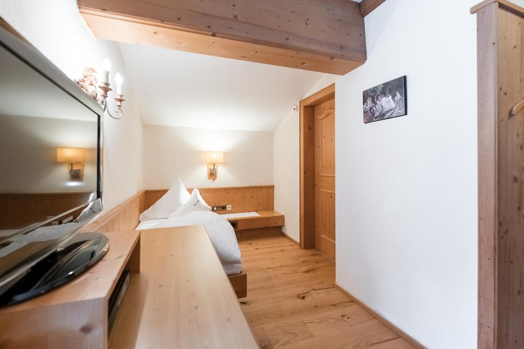 Small Single Room,1765808913:JPEG