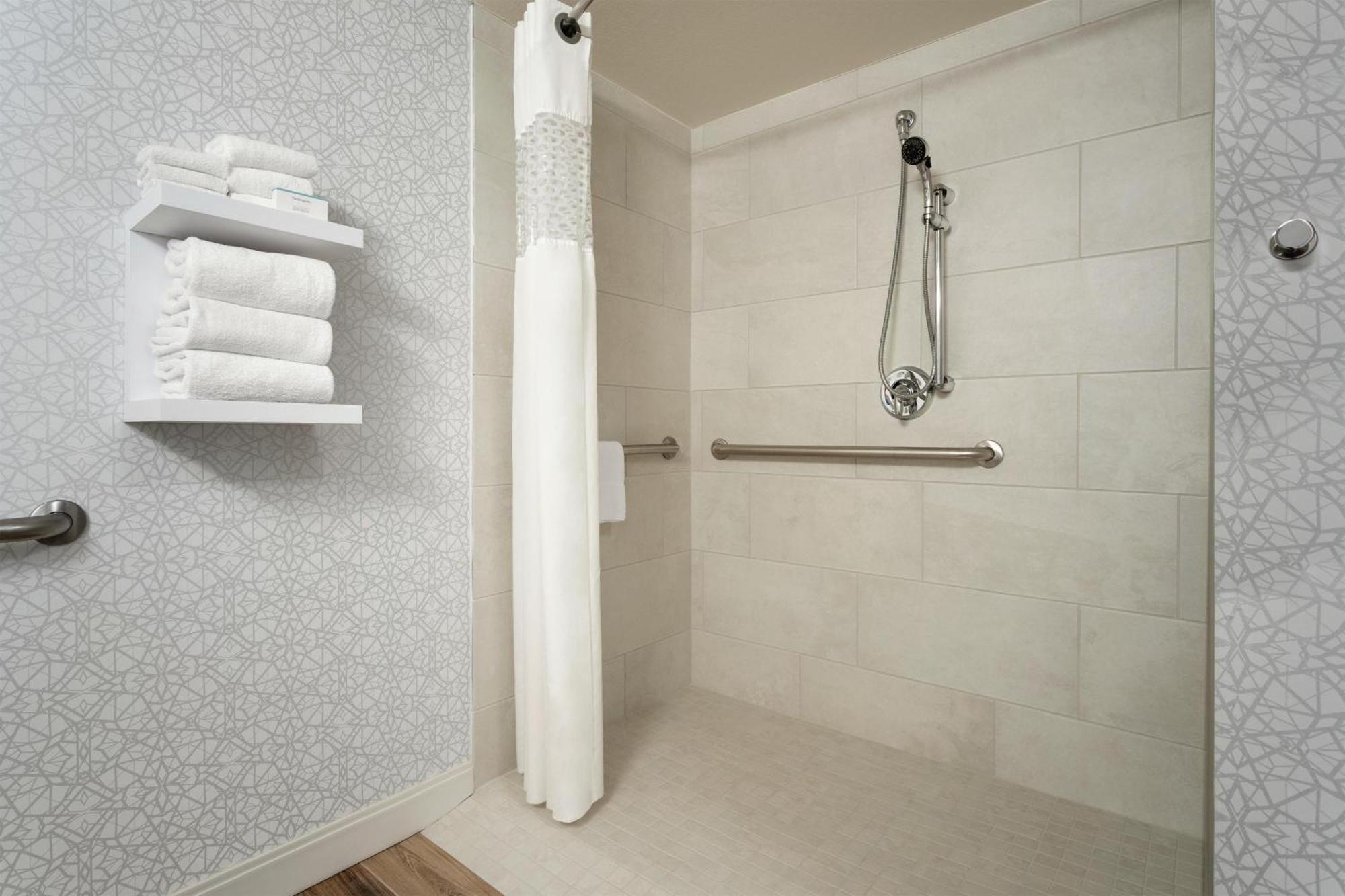 King Room with Roll-In Shower - Mobility and Hearing Access/Non-Smoking