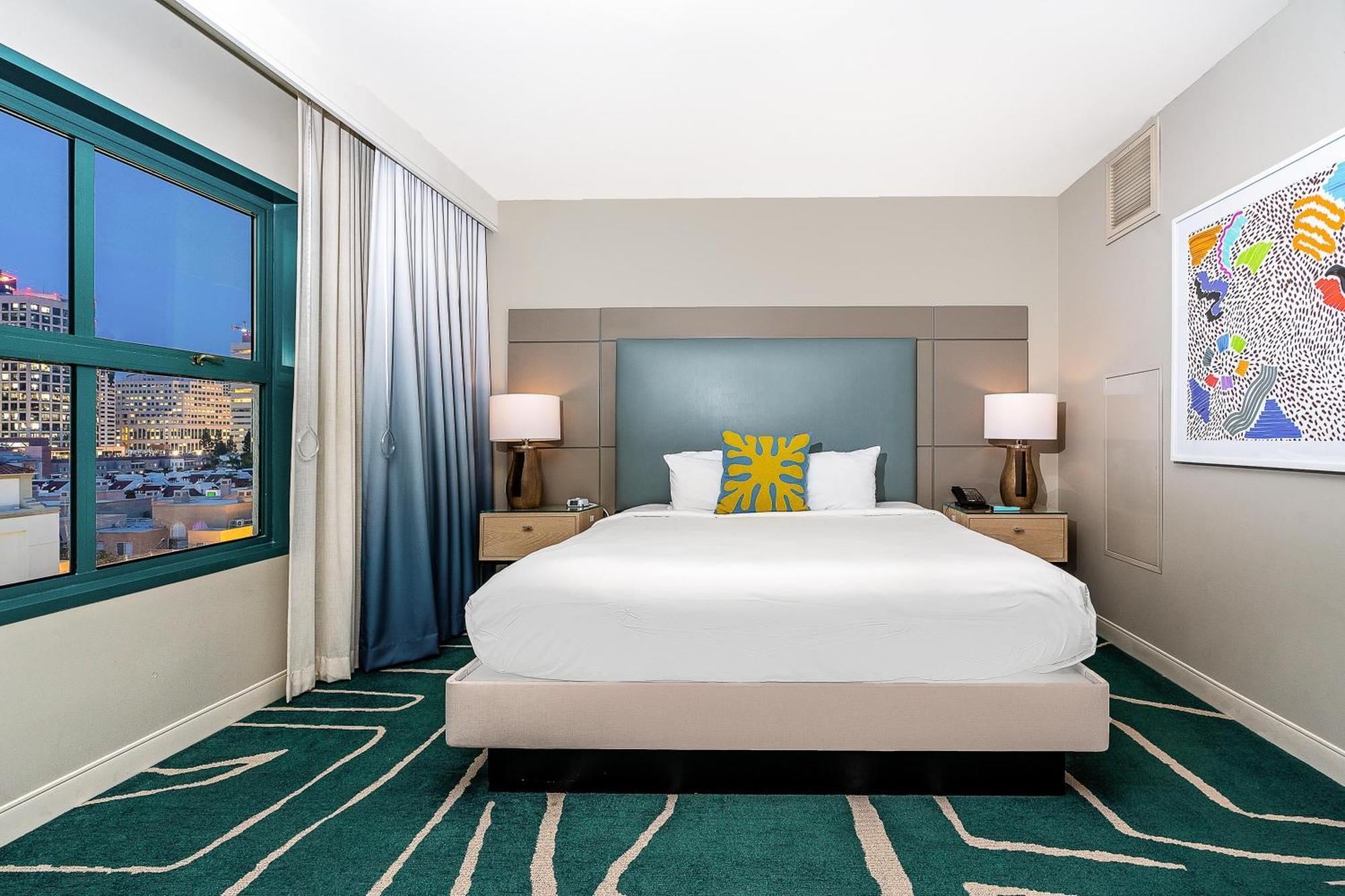 Suite Doble con vistas a la ciudad y cama grande