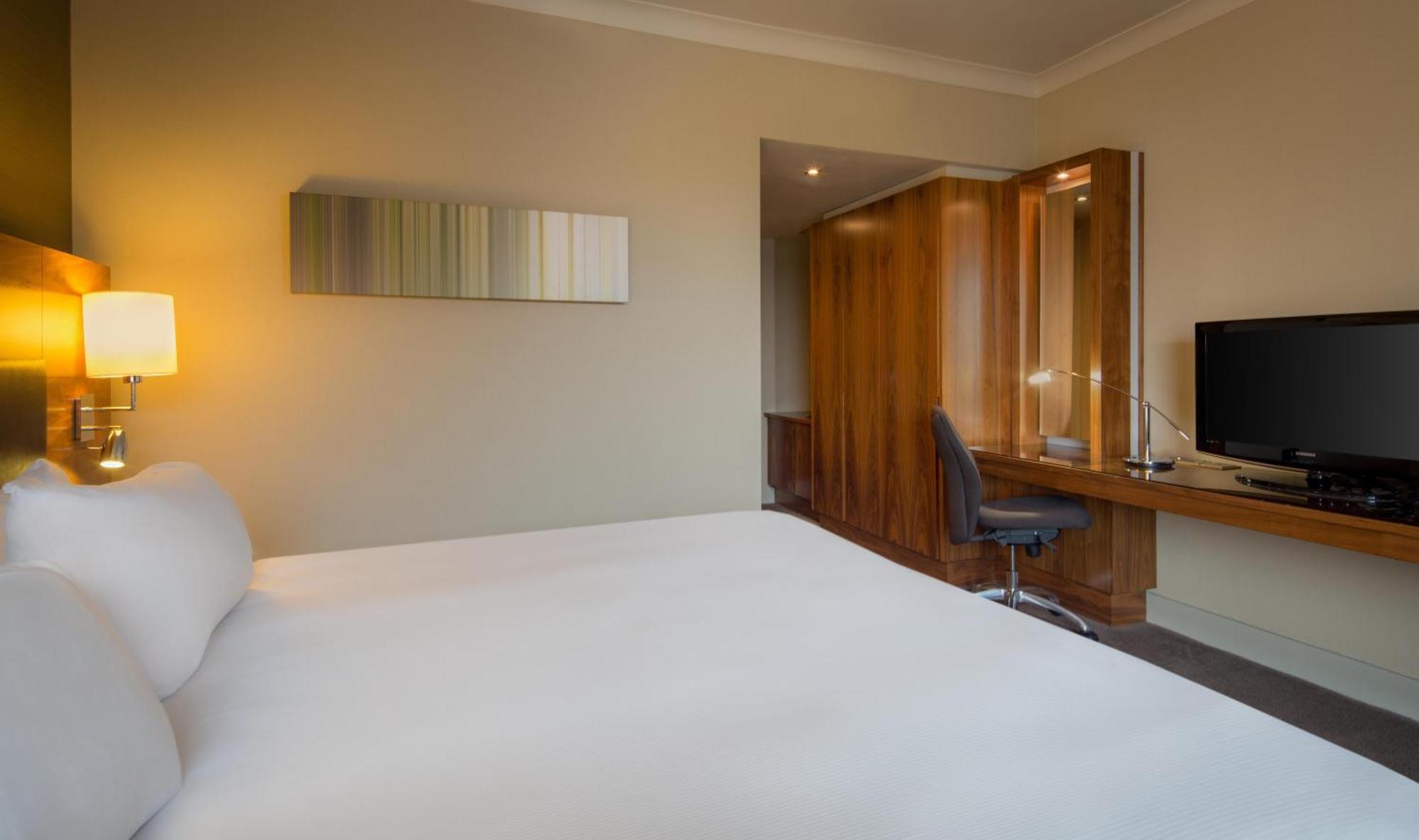 King Guest Room,1765819861:JPEG