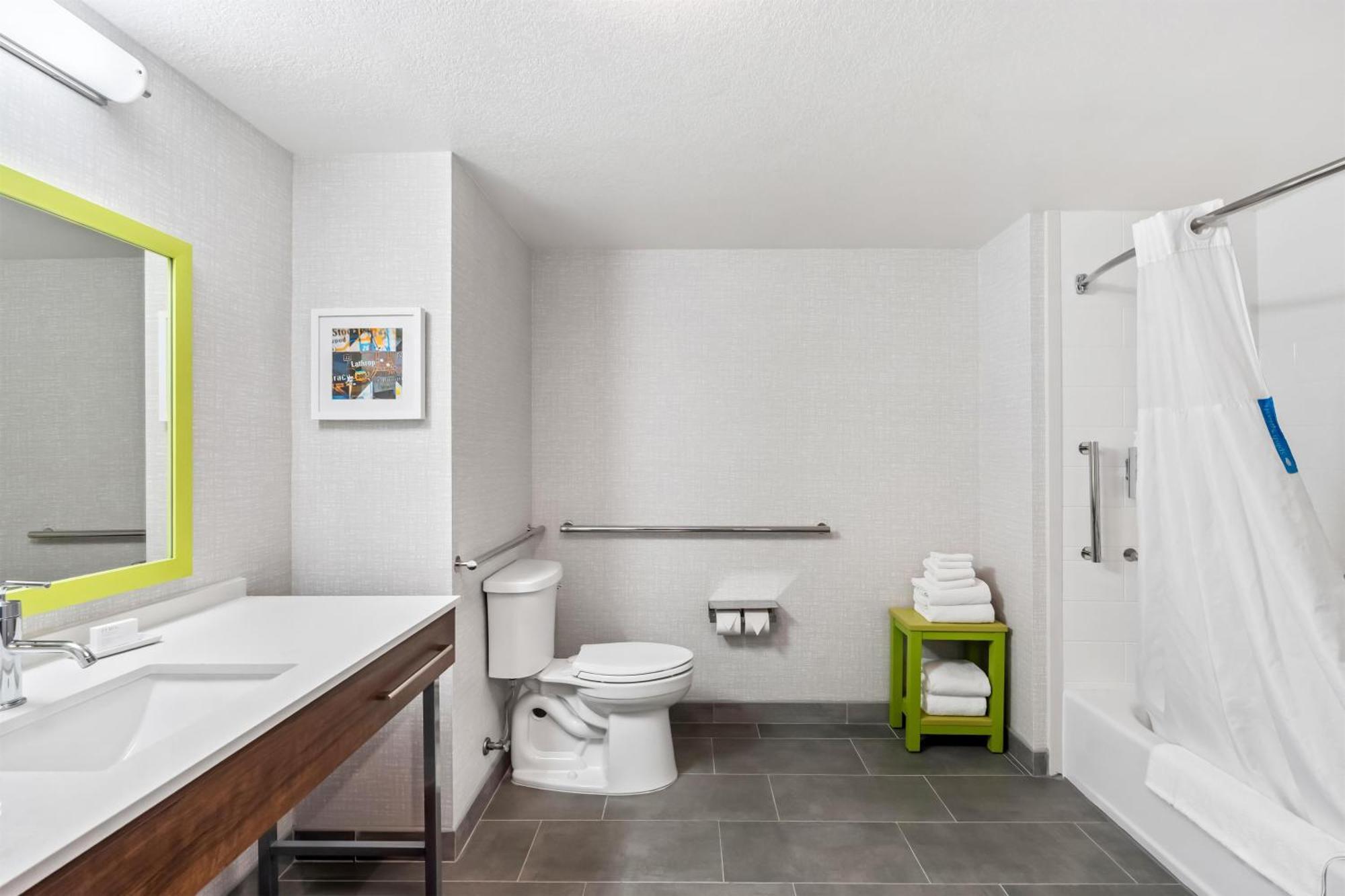 Queen Room with Two Queen Beds - Mobility Access/Non-Smoking