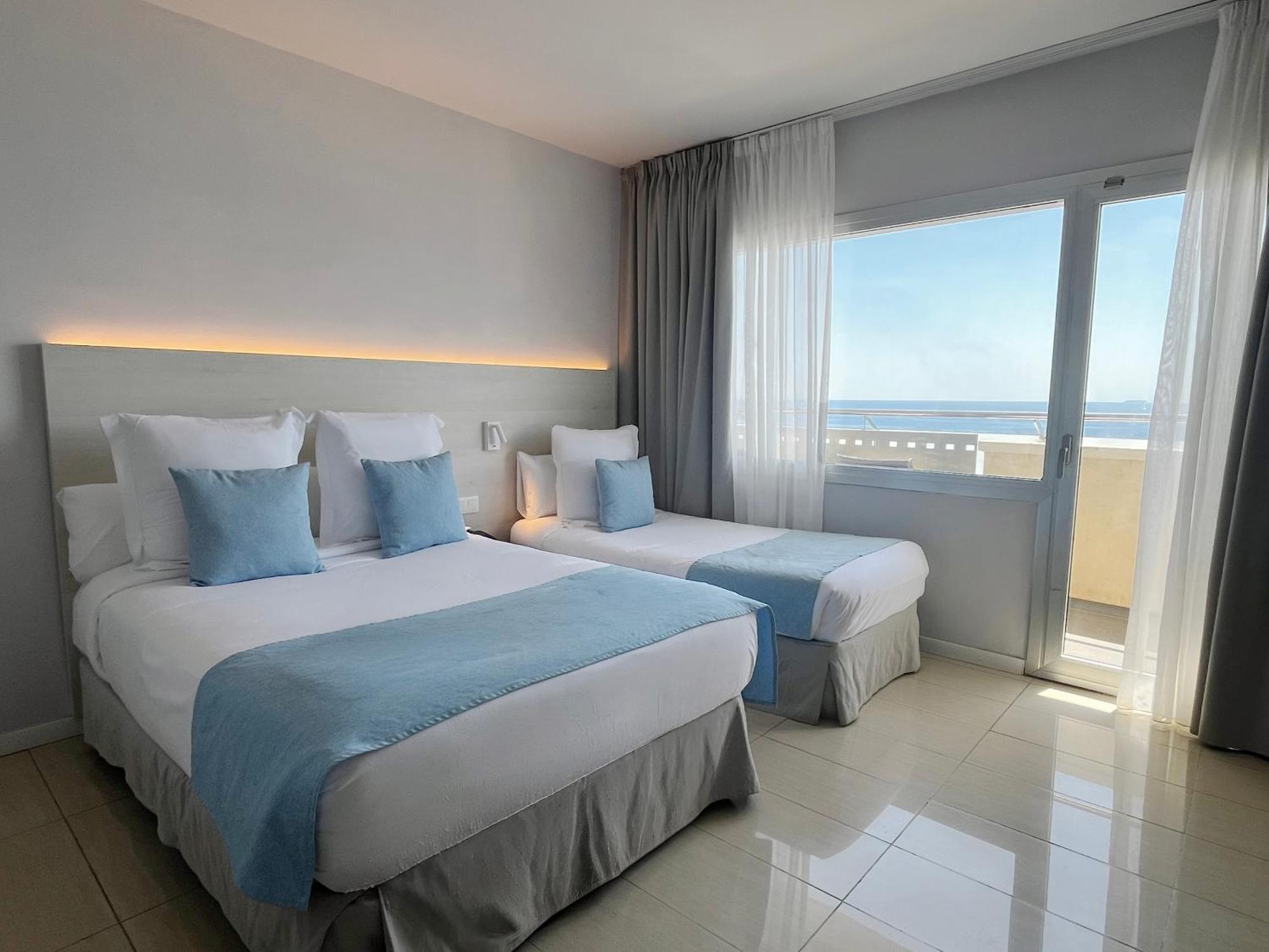 Double room with balcony and sea views + extra bed,1765837480:JPEG
