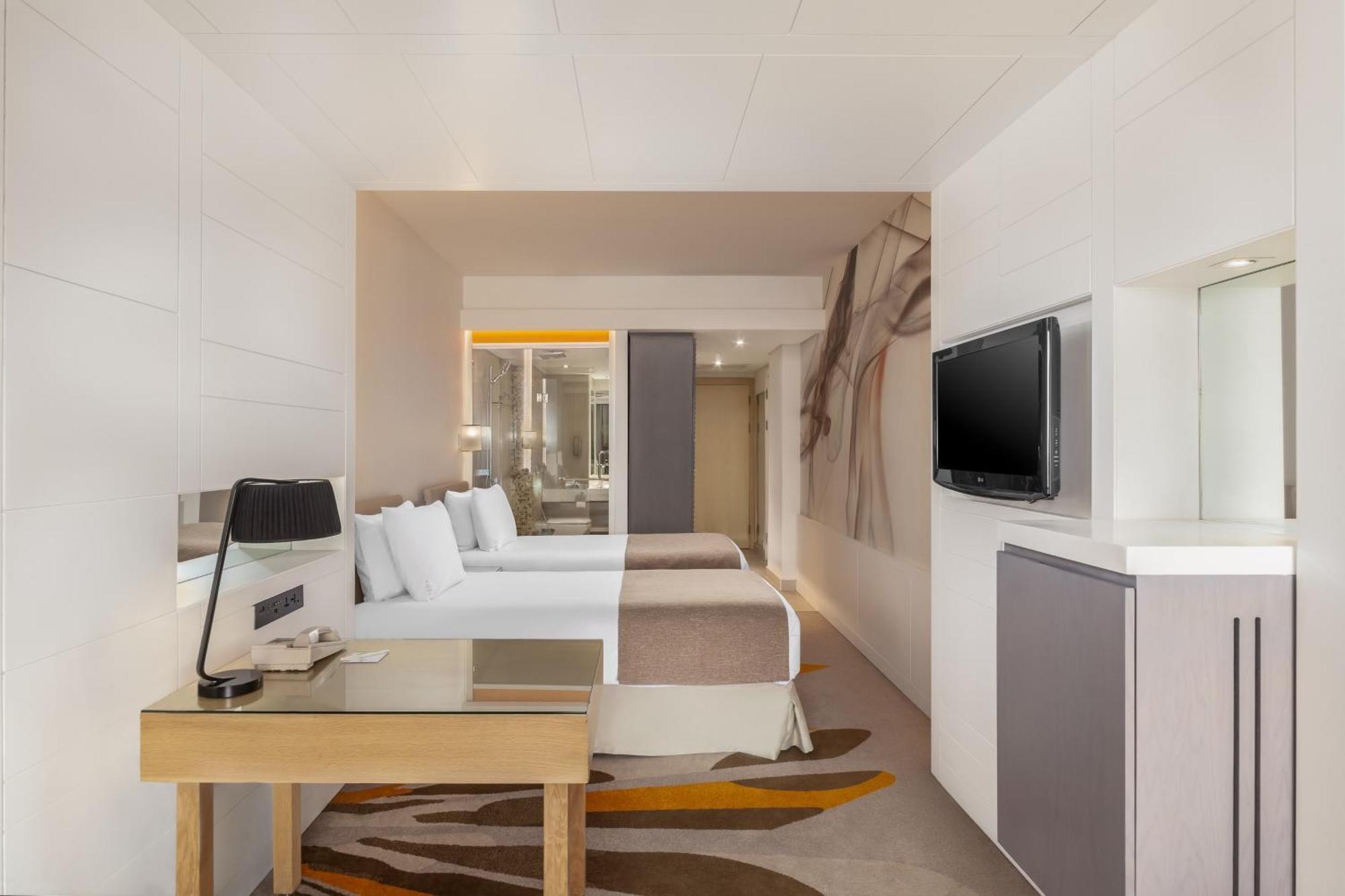 Standard Twin Room with City View - Smoking