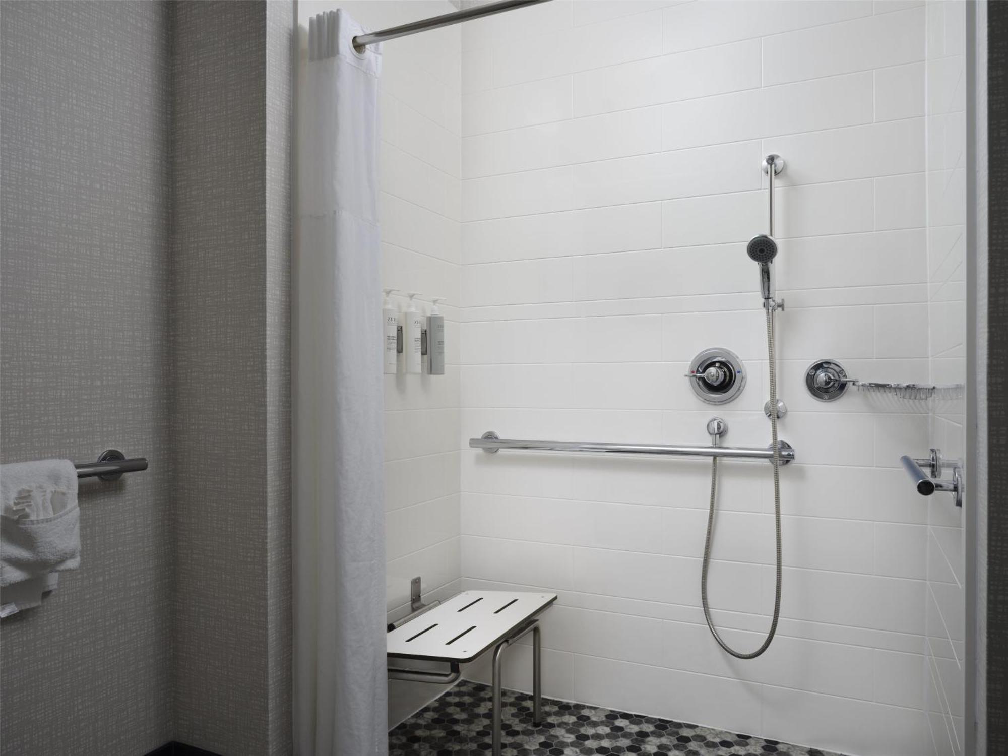 Studio with Two Queen Beds and Roll-In Shower - Mobility Access/Non-Smoking