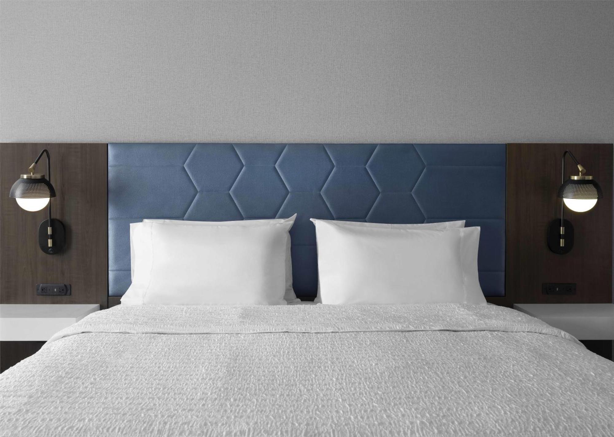 King Room with King Bed - Non-Smoking
