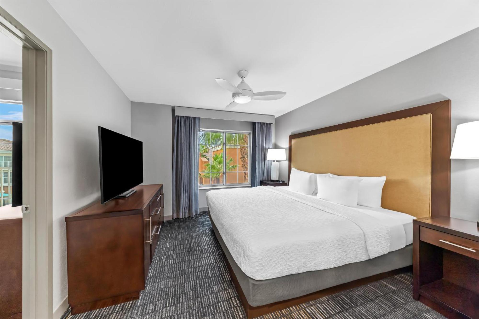 One-Bedroom King Suite - Non-Smoking