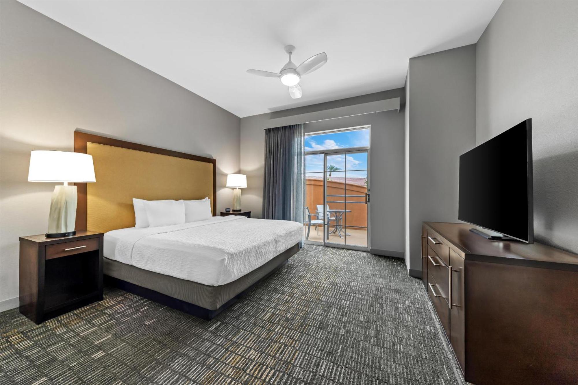 Deluxe One-Bedroom King Suite Non-Smoking
