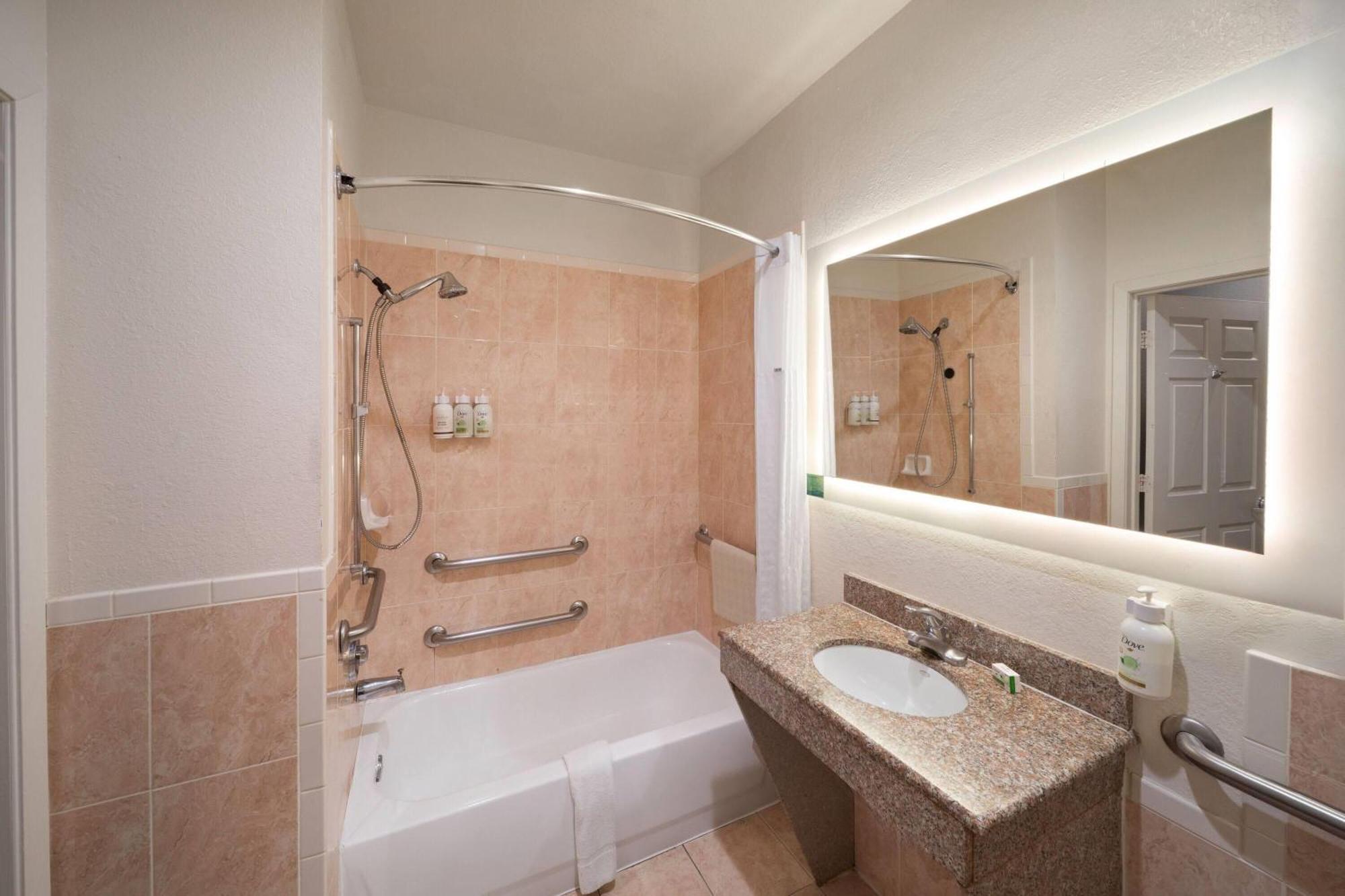 King Suite with Bathtub w/Grab Bars - Mobility/Hearing Accessible - Non-Smoking
