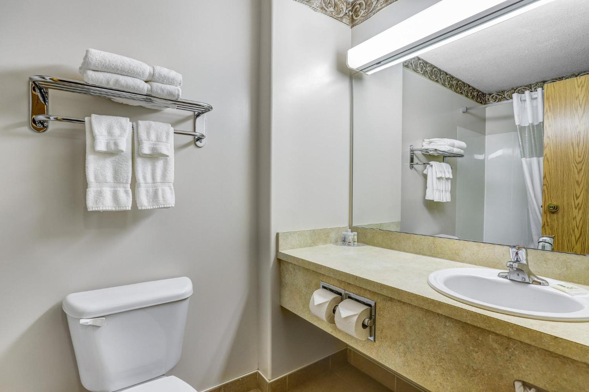 One-Bedroom Queen Suite,1765856973:JPEG