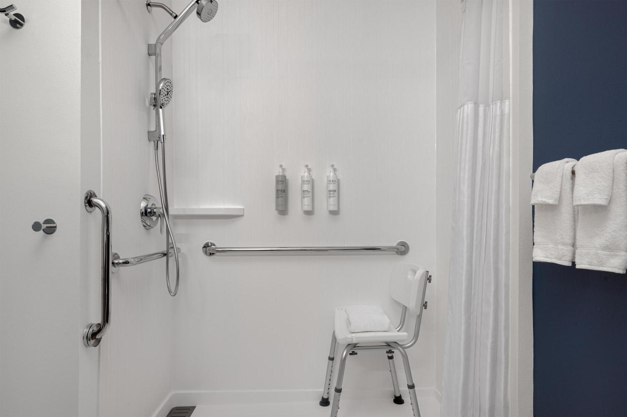 King Room with Transfer Shower - Mobility Access