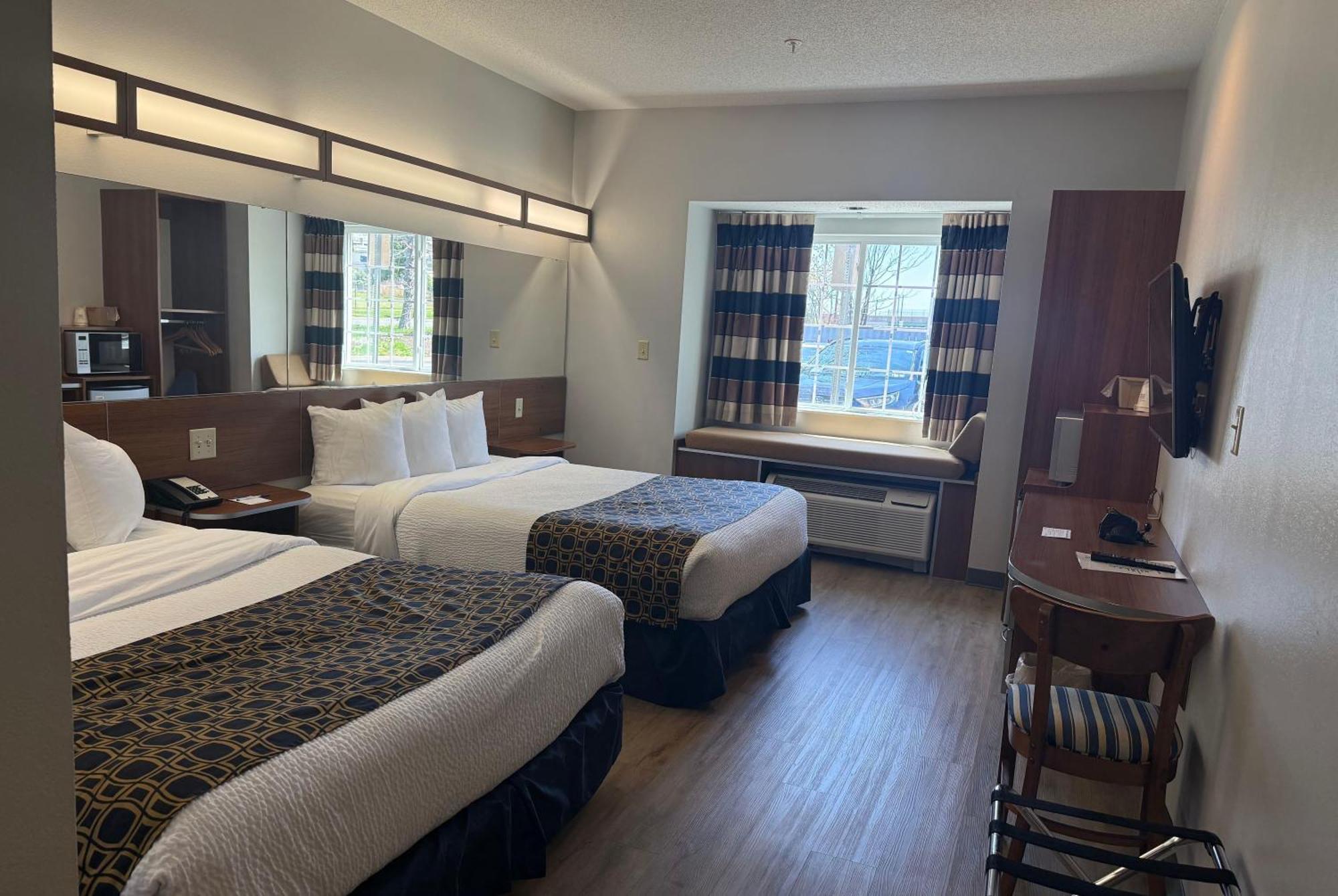 Deluxe Queen Room with Two Queen Beds - Disability Access - Non-Smoking