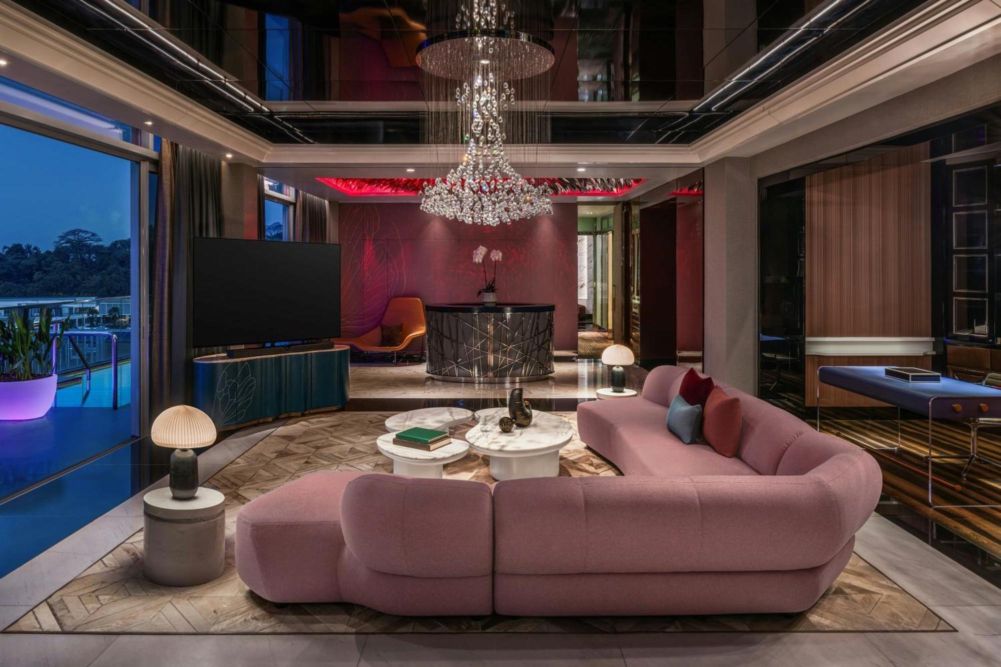 Penthouse 1 Bedroom Presidential Suite 1 Super King Bed Balcony Top Floor Private Outdoor Pool