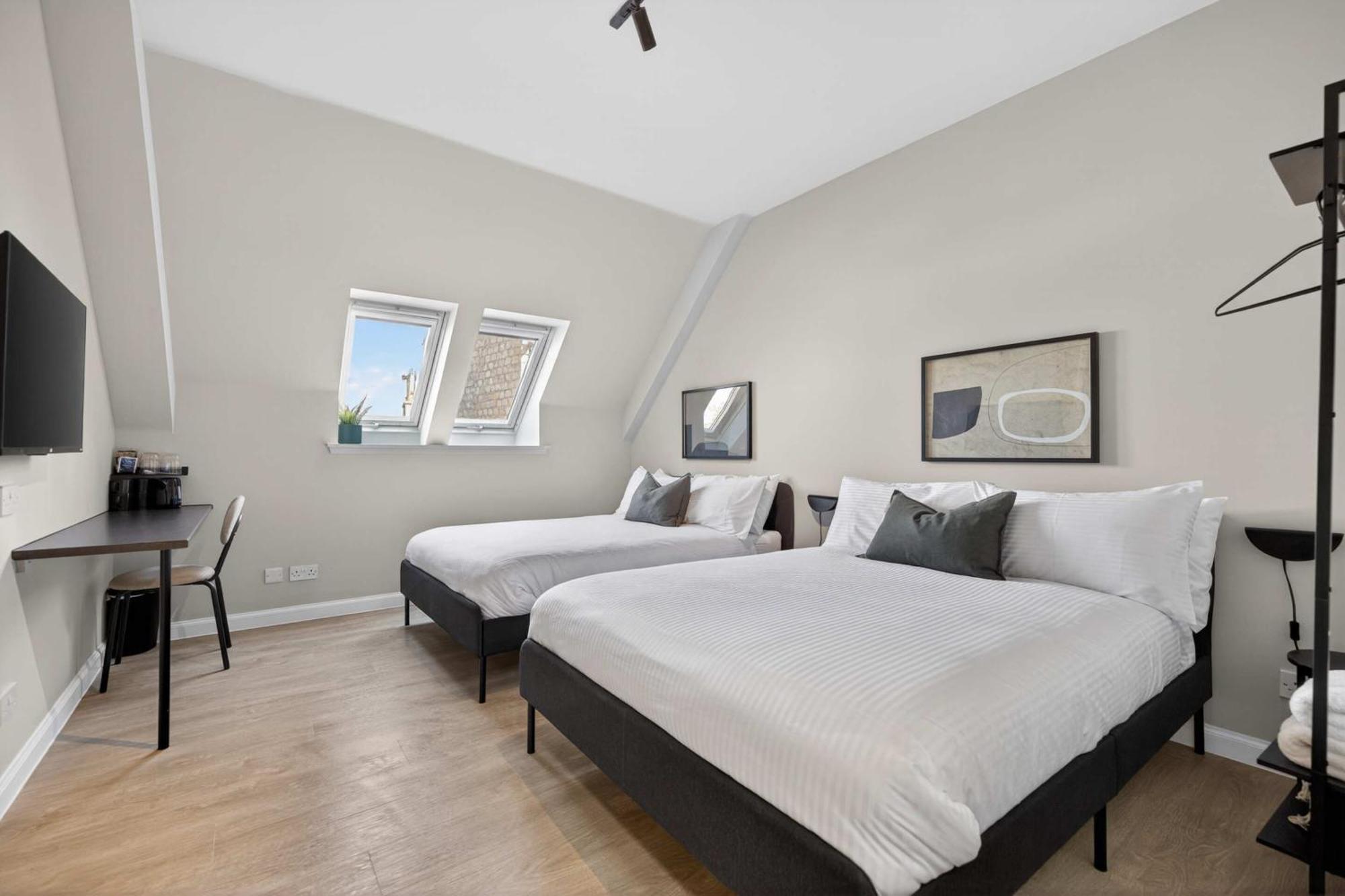 Deluxe Family Room,1765869982:JPEG