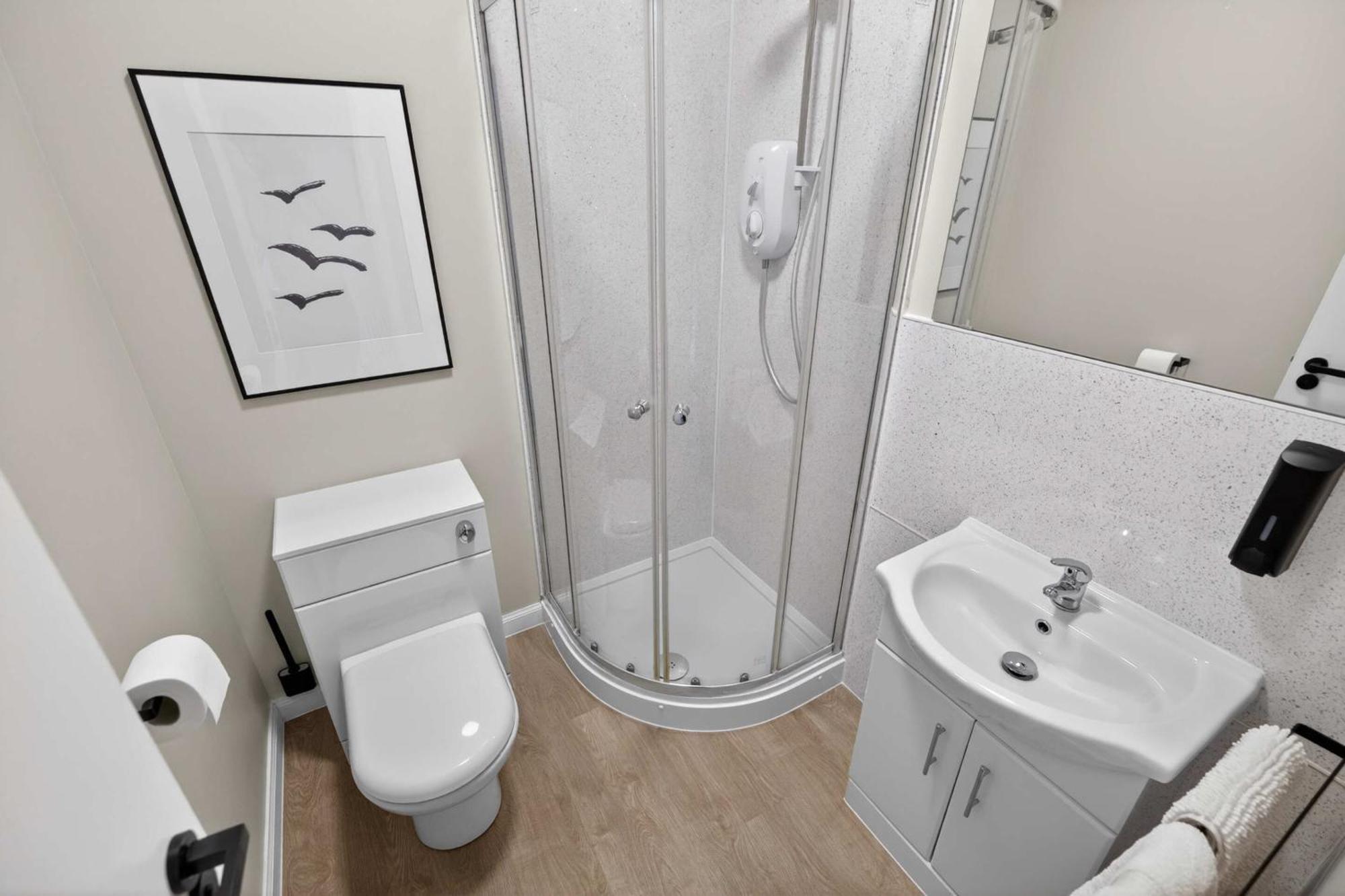Deluxe Double Room Shower