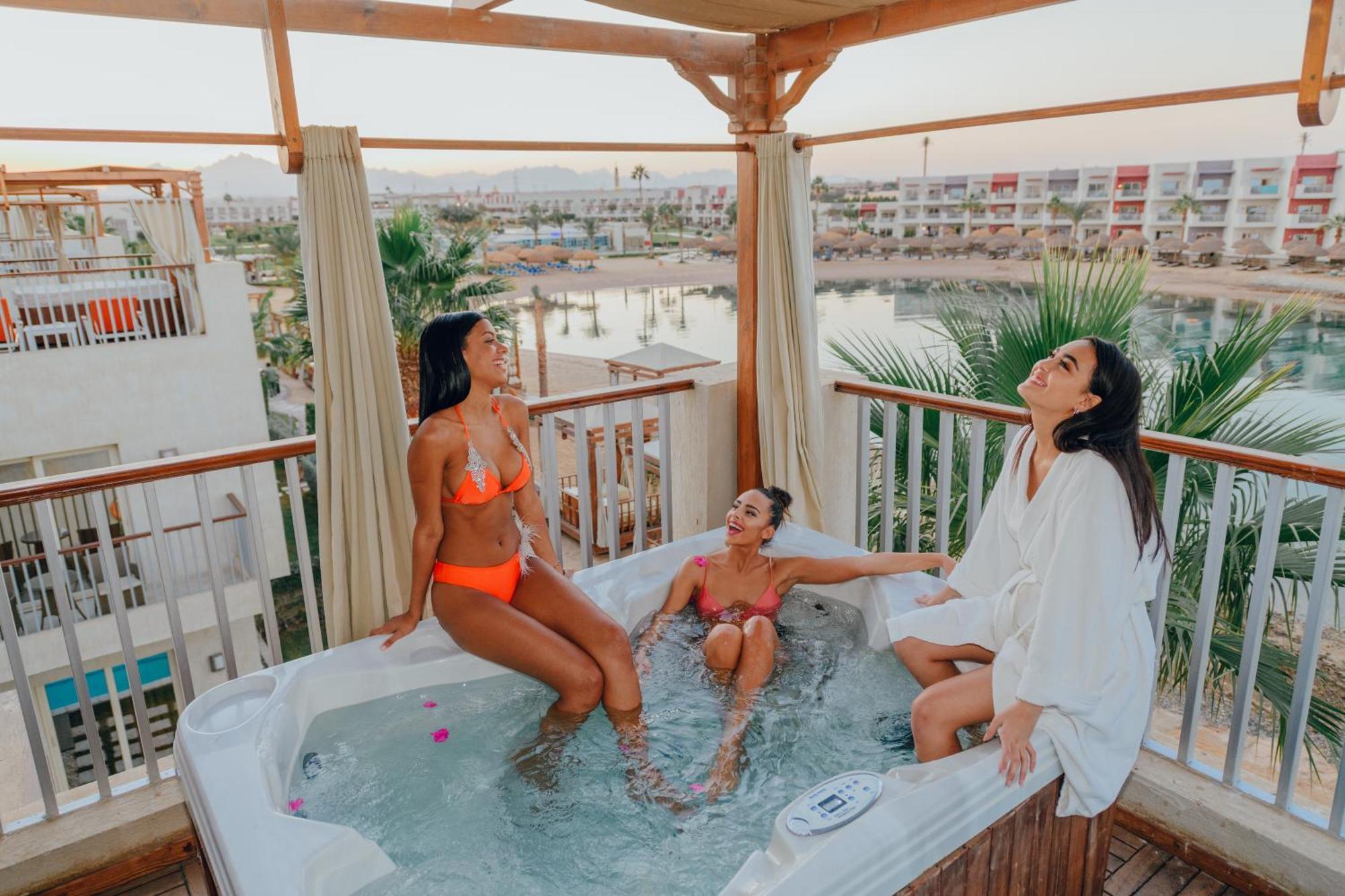 Jacuzzi Suite Posh Club