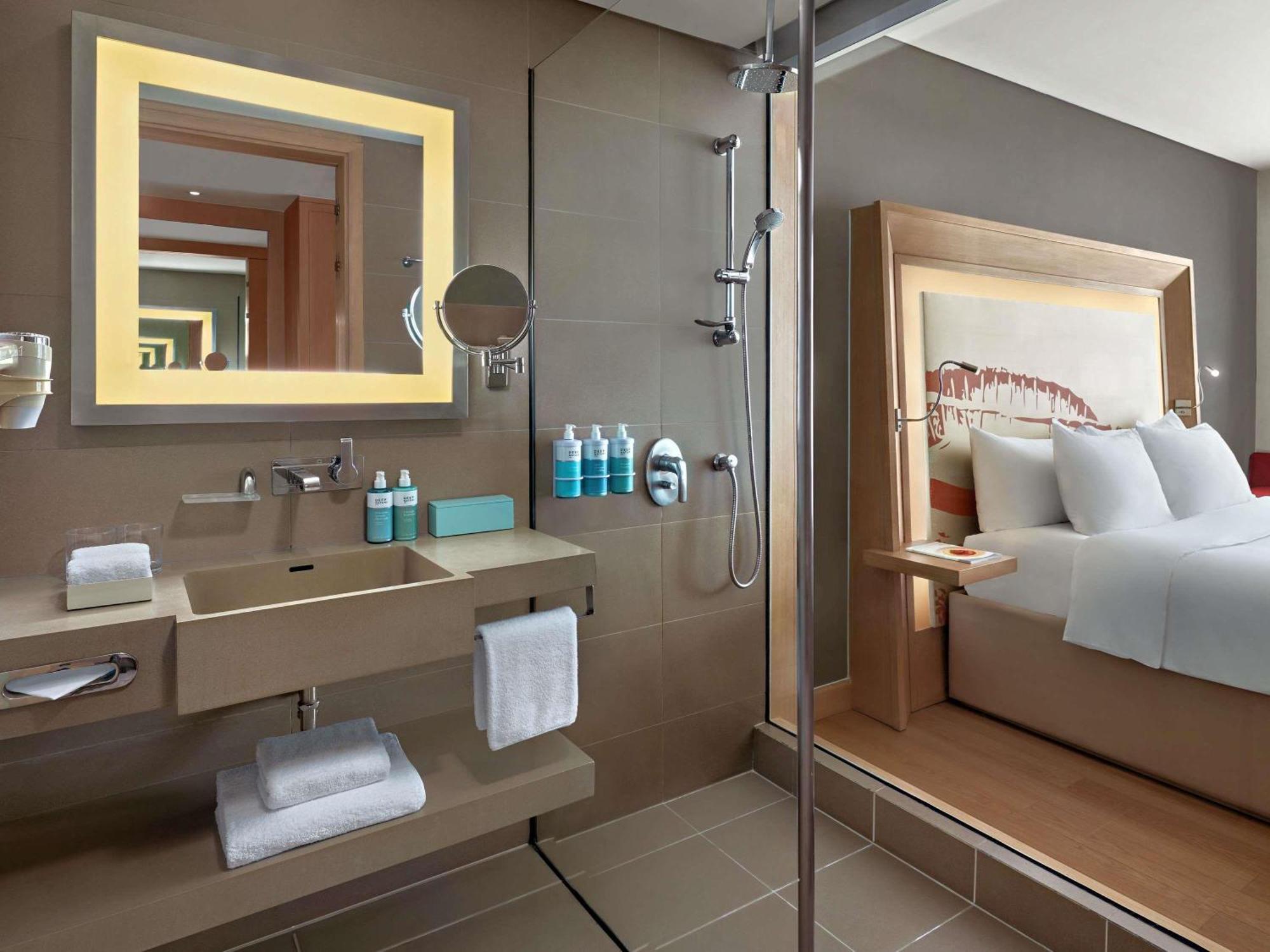 Superior Twin Room with Two Single Beds, Balcony and Han River or Bay View