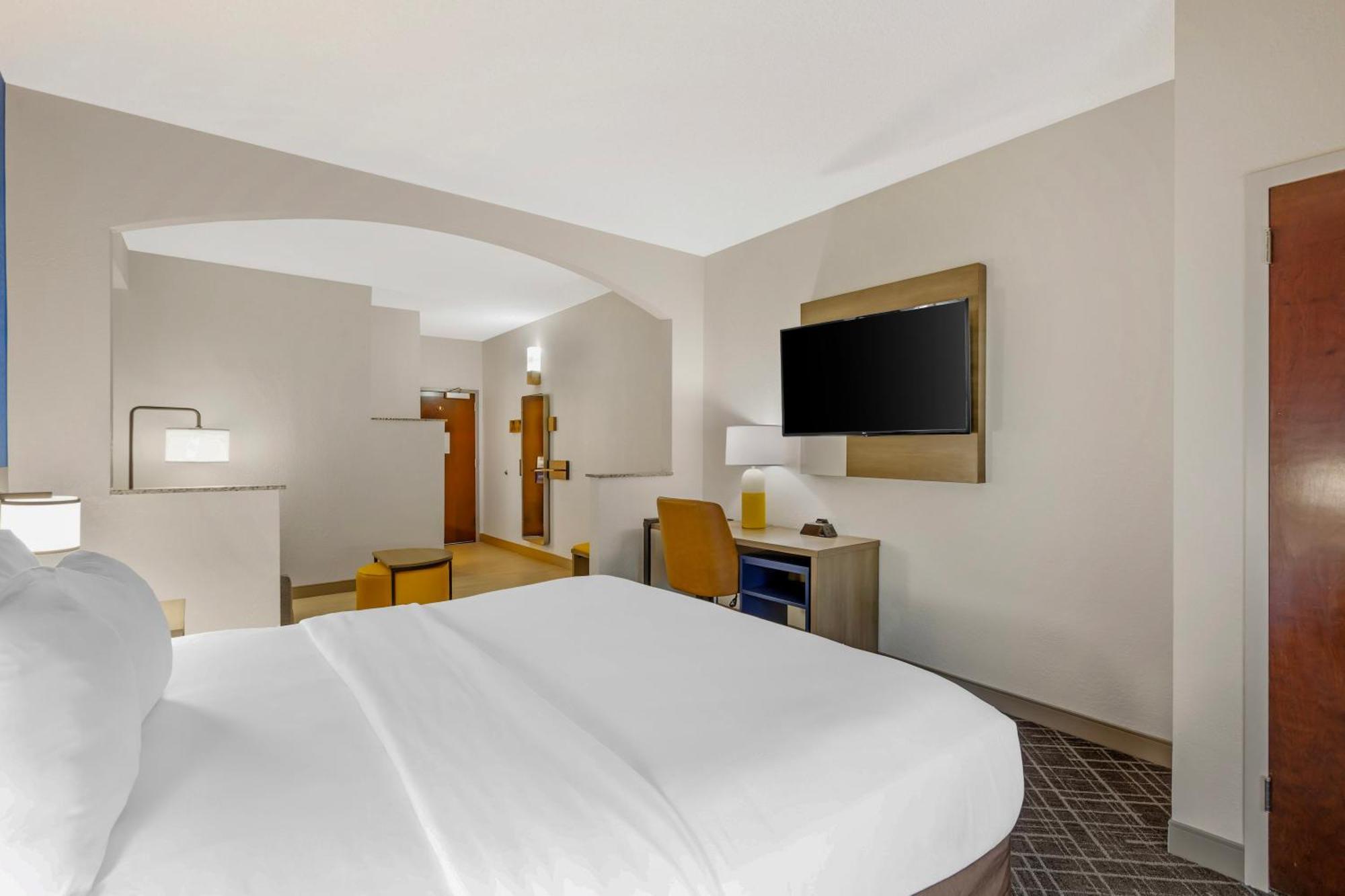 King Suite - Accessible/Non-Smoking