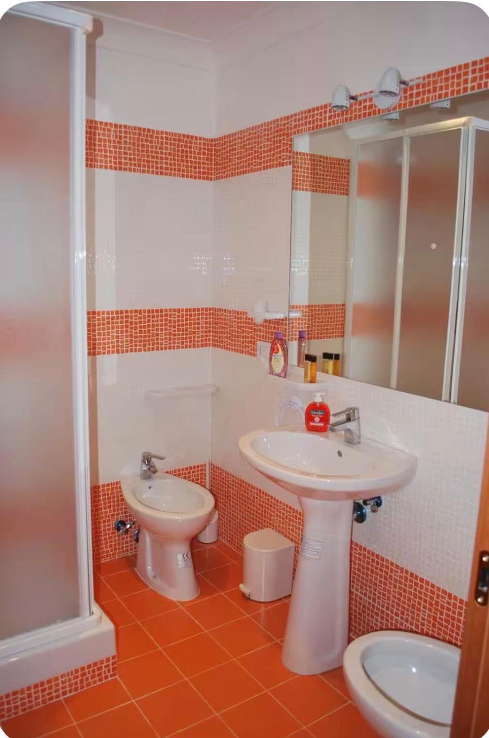 Eenpersoonskamer met Externe Eigen Badkamer