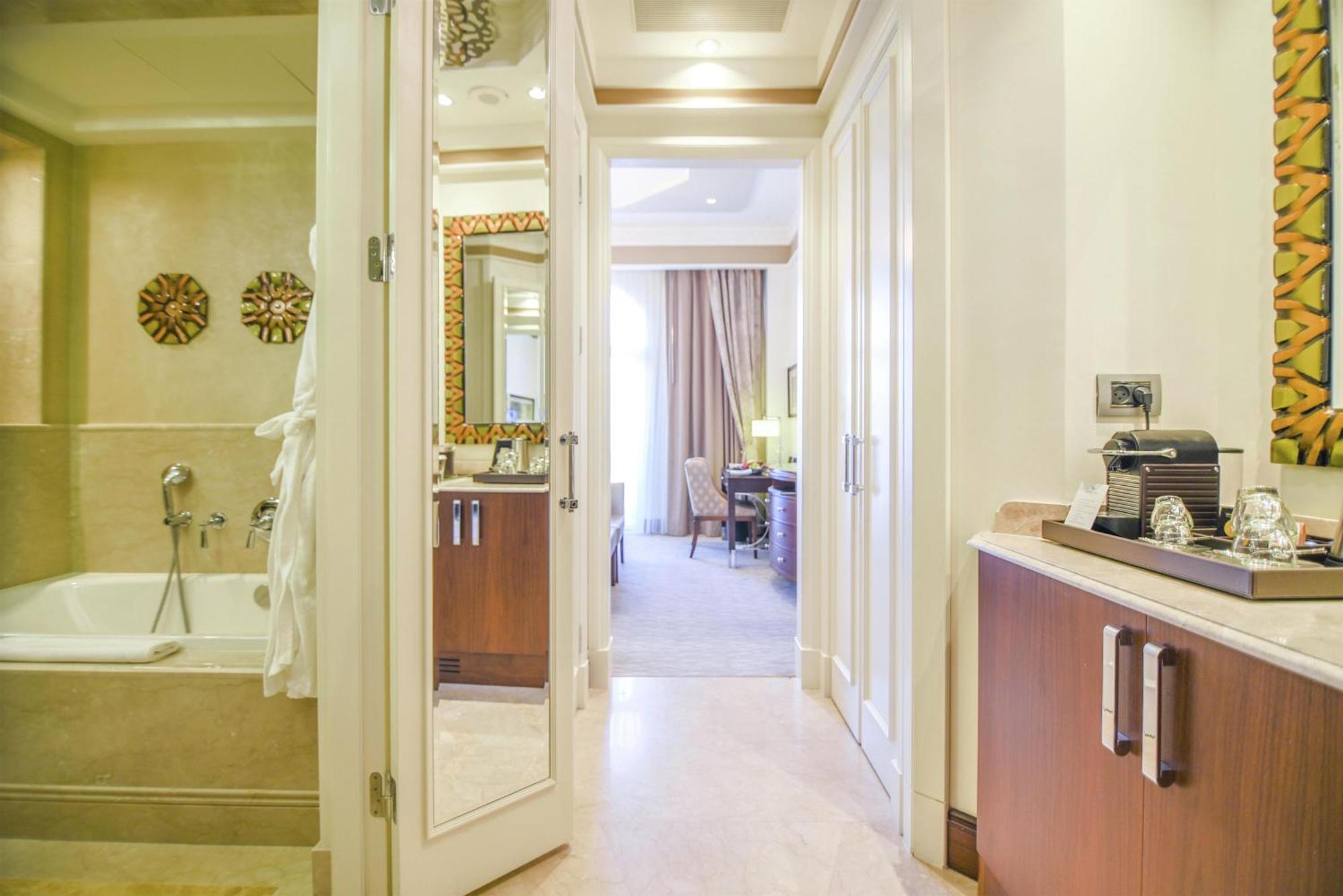 Deluxe King Room,1765892325:JPEG