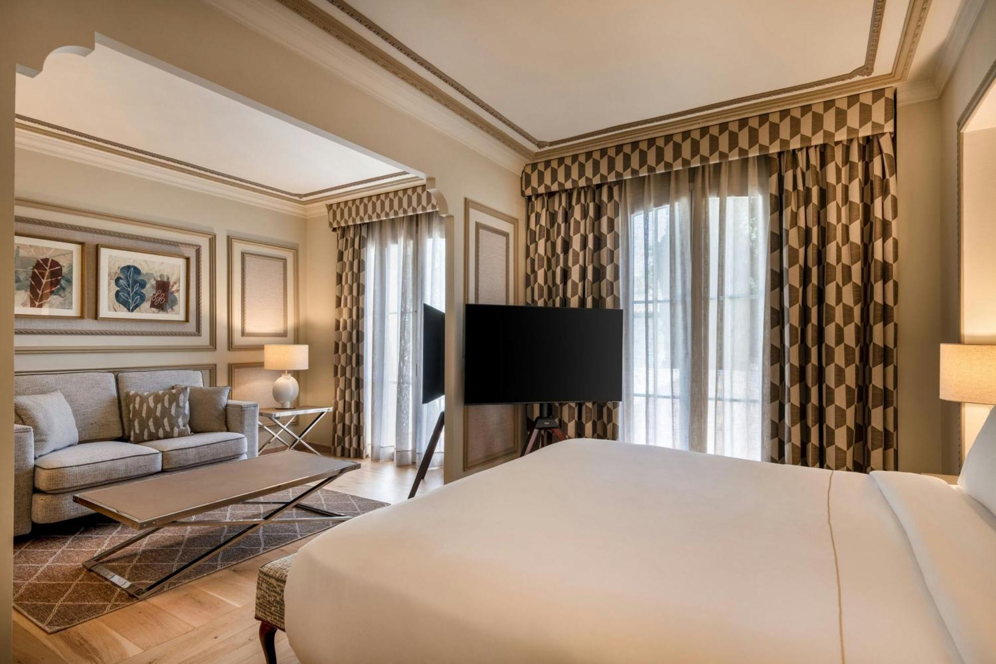 Junior King Suite Balcony Garden View