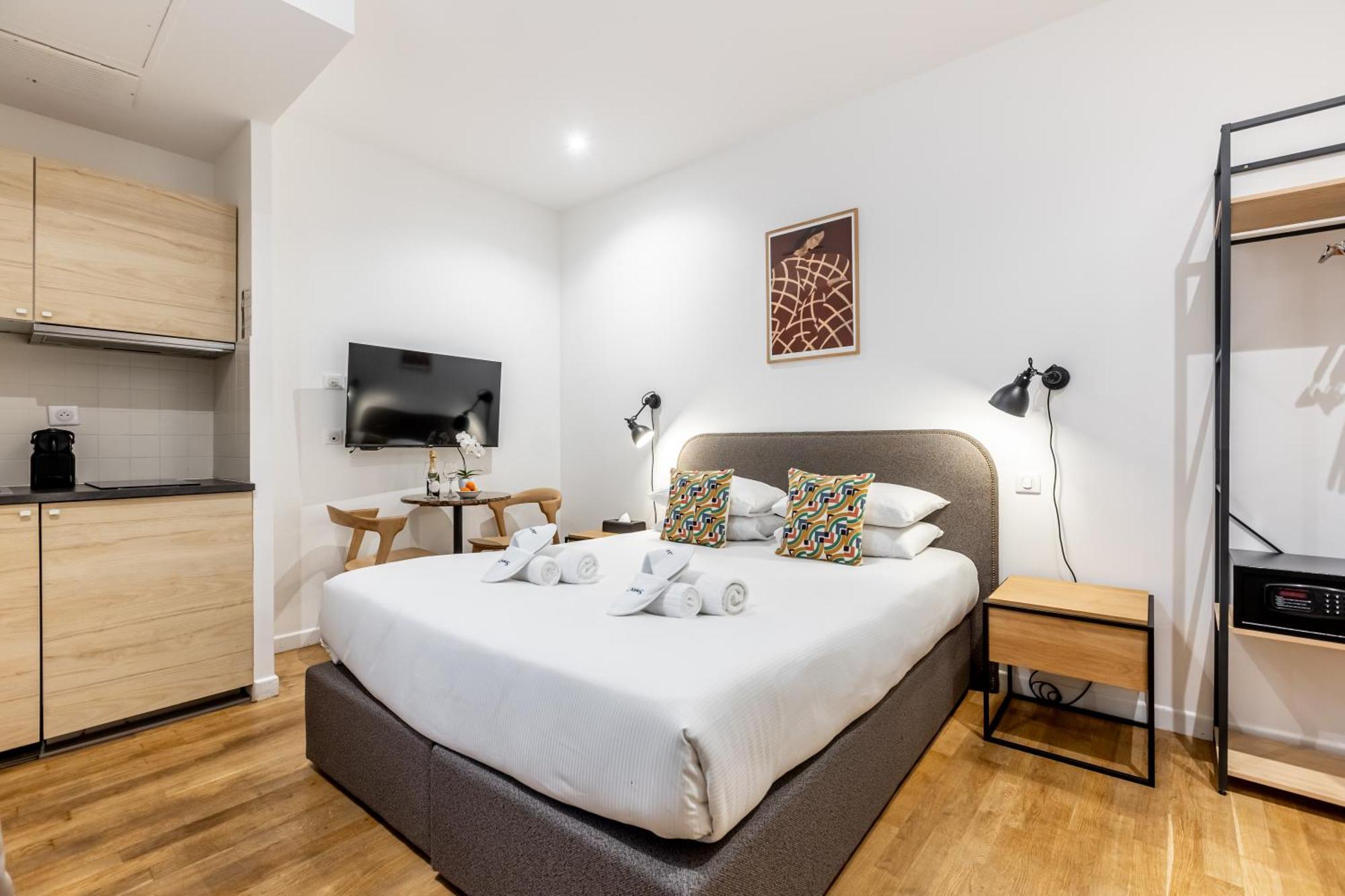 Studio Apartment Double Bed Ground Floor