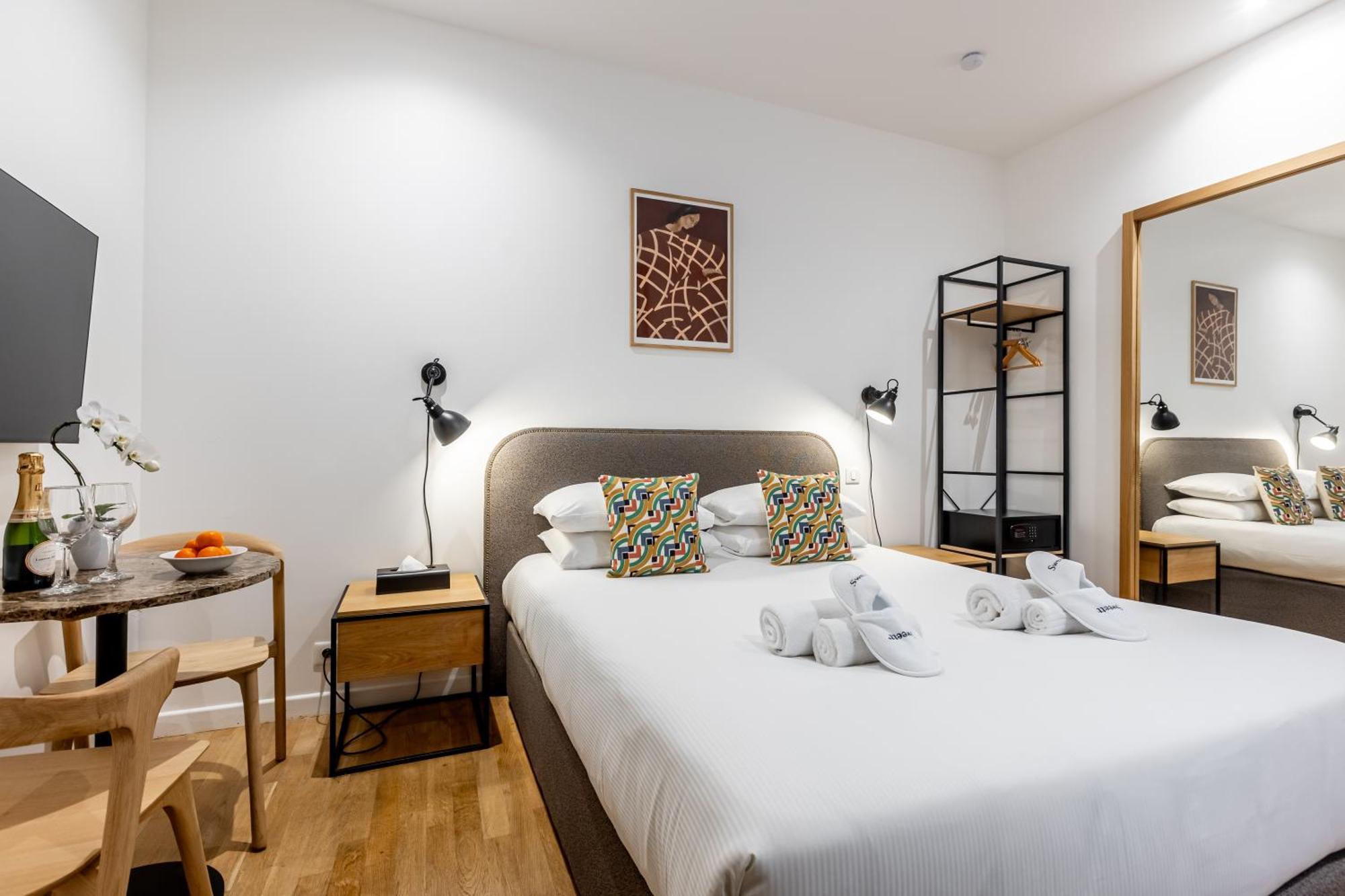 Studio Apartment Double Bed Ground Floor