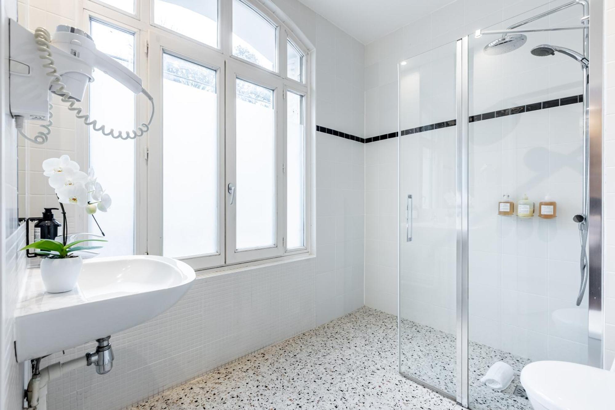 Studio Apartment Double Bed Ground Floor