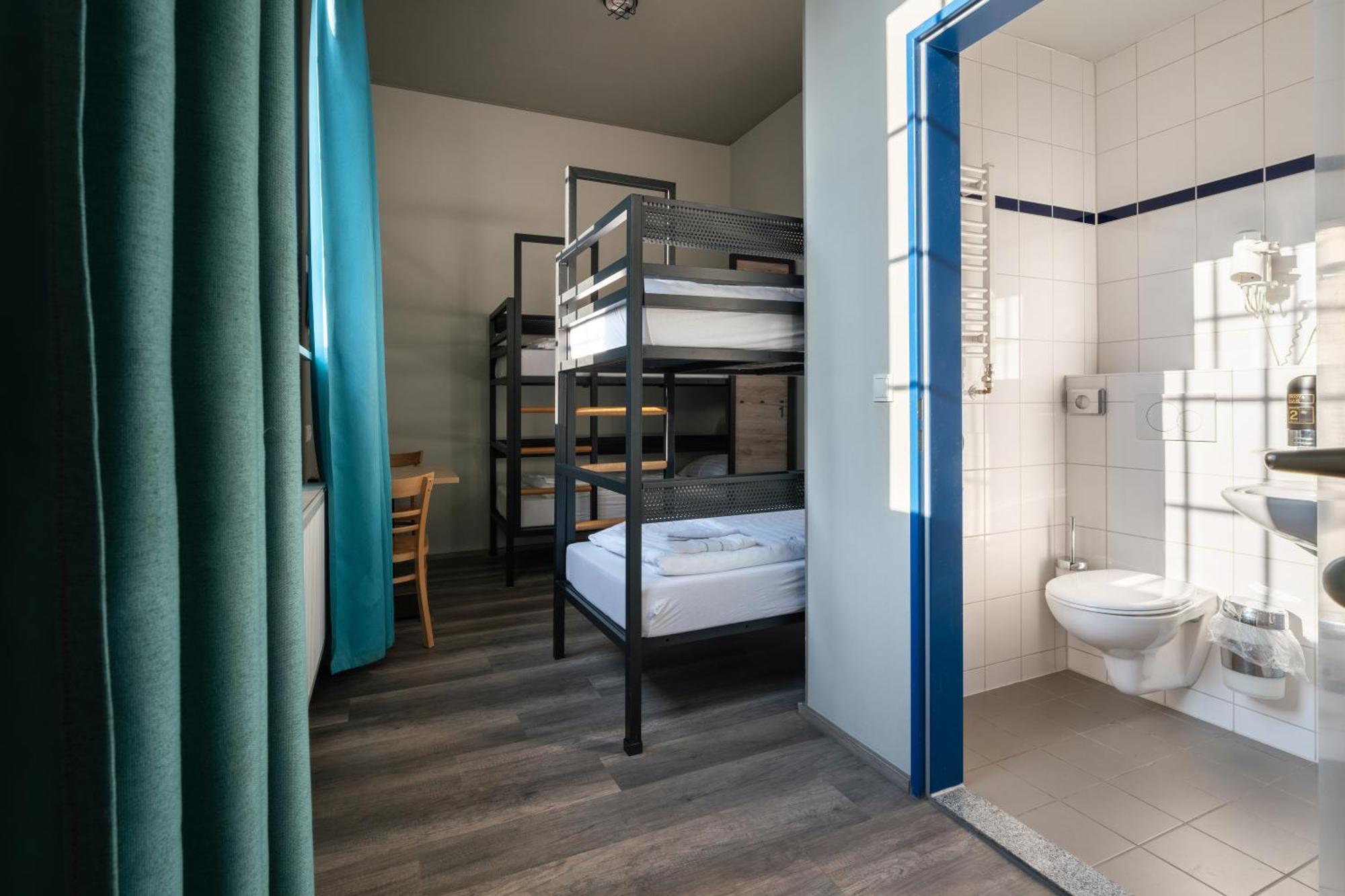Bed 6-Bed Dormitory Room