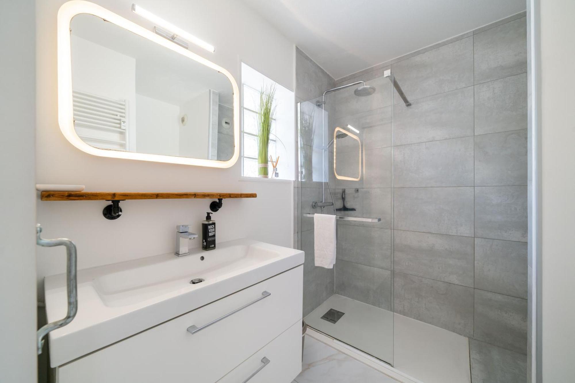 Oasis Riviera Apartment