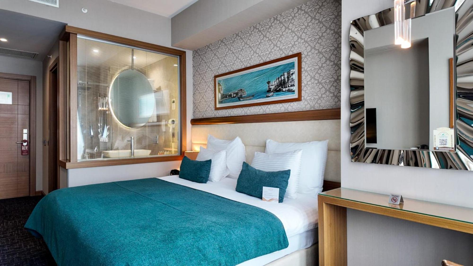 Double or Twin Room Sea View