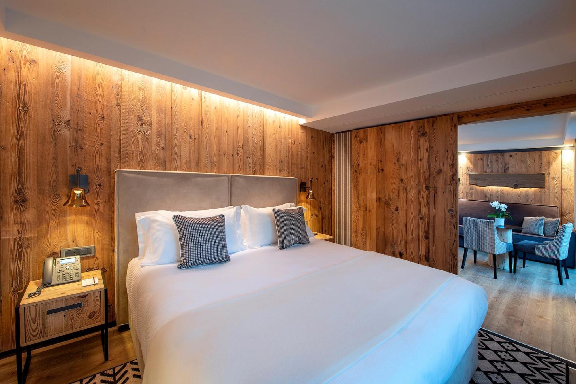 Suite with Mountain View (2 adults + 1 child)