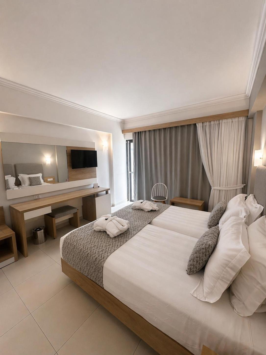 Double or Twin Room Side Sea View