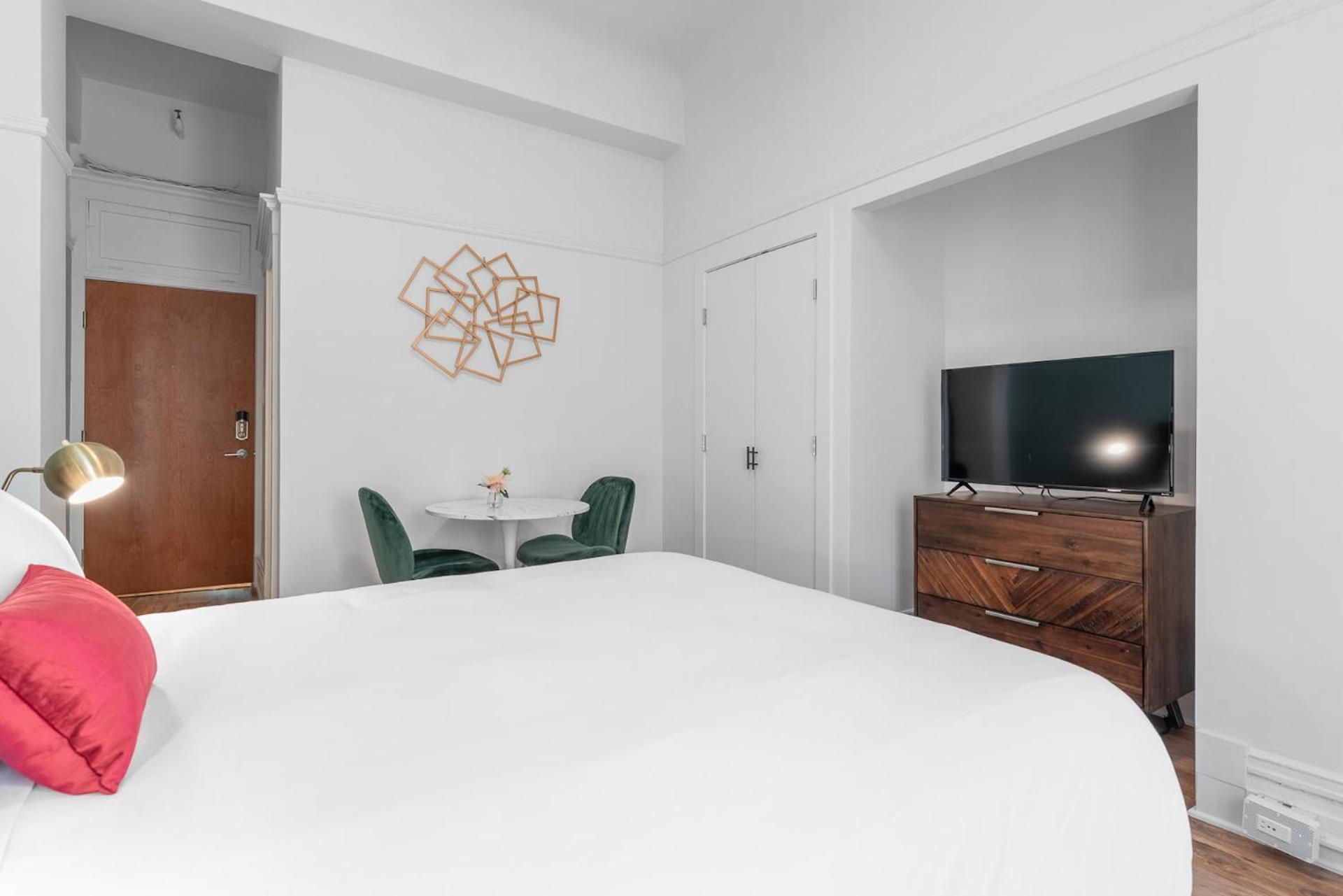 Standard Queen Room Self Check Virtual Front Desk