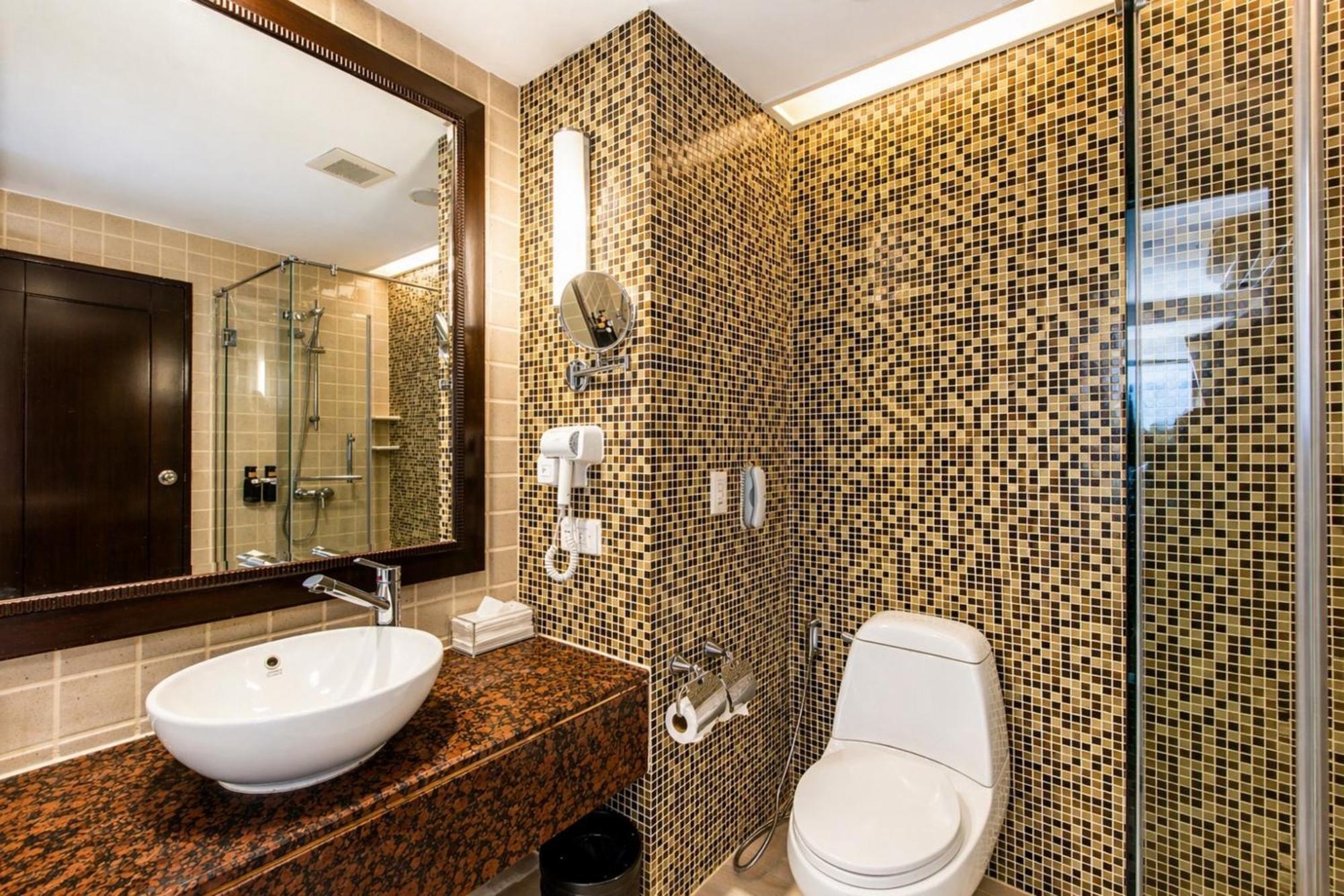Deluxe Double or Twin Room with Pool Access