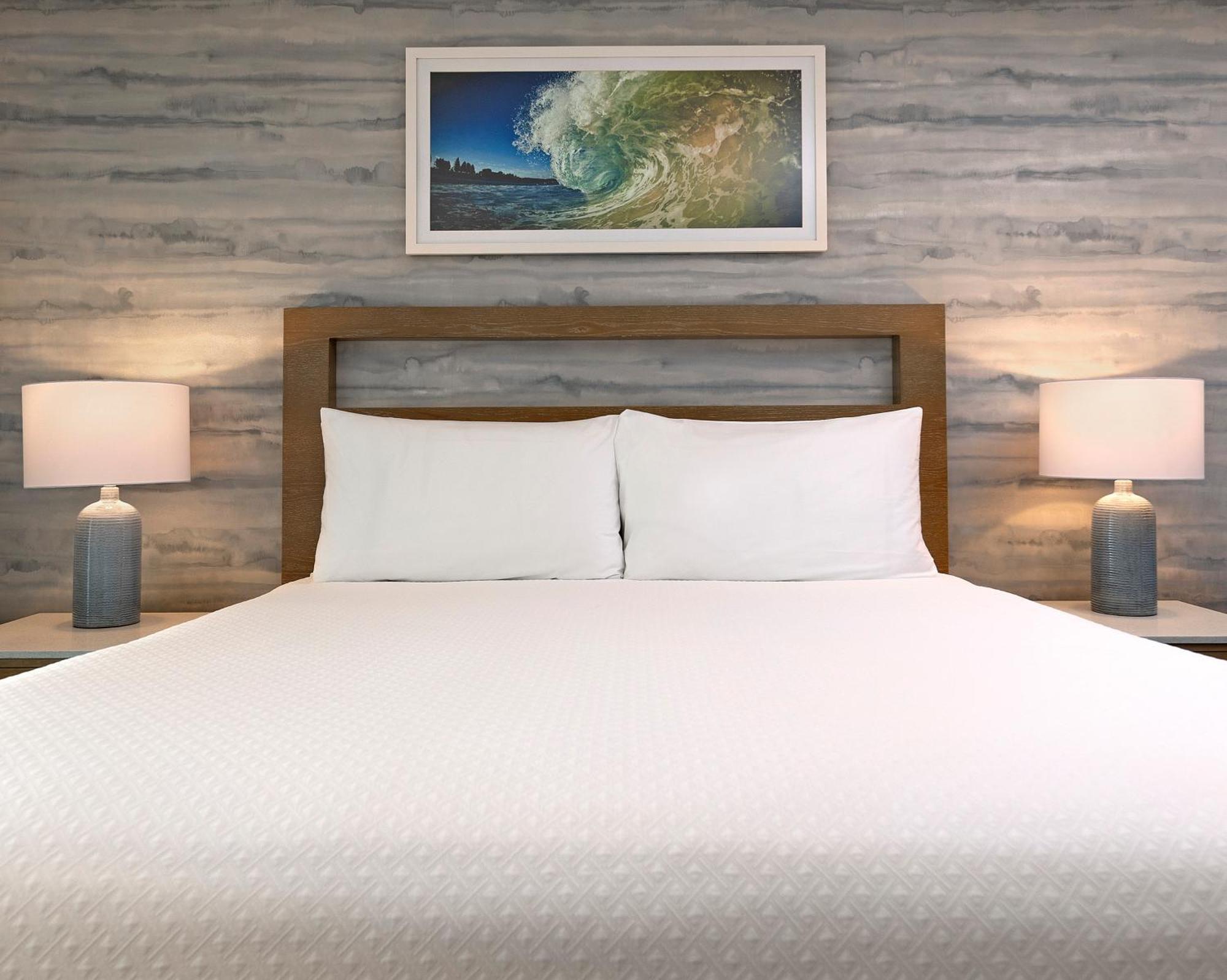 Partial Oceanview 1 King ADA Guestroom