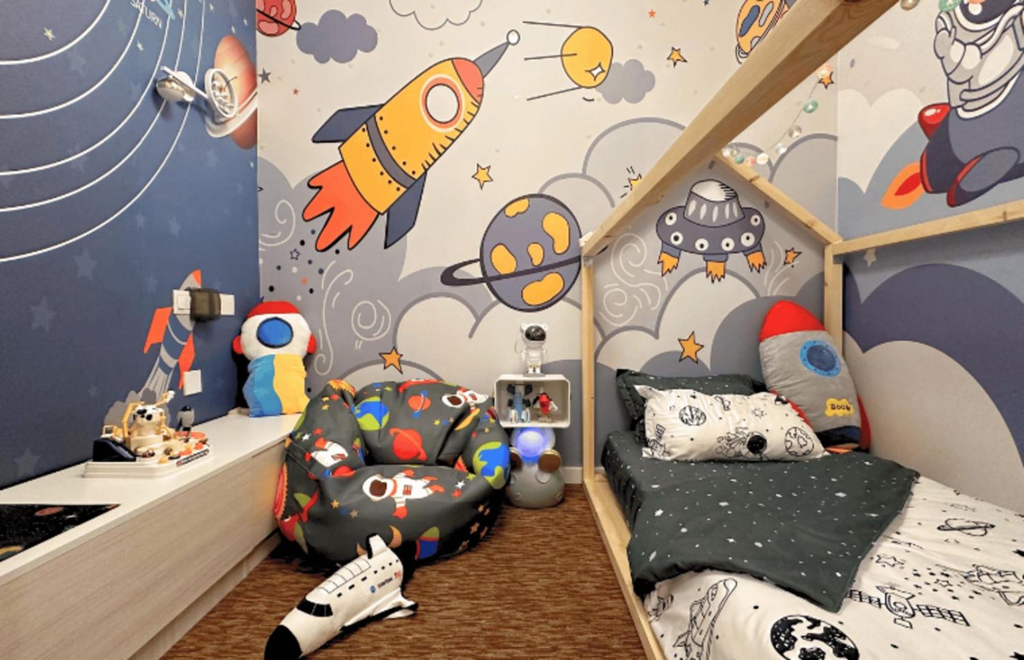 Astronaut-Themed 1 Bedroom Premier Family Suites