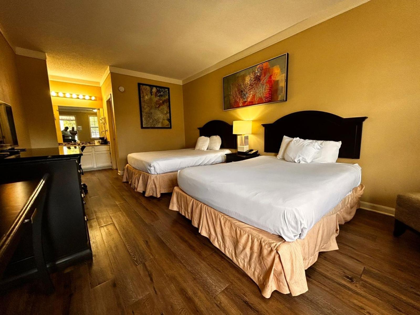 2 Bedroom Suite with Kitchenette