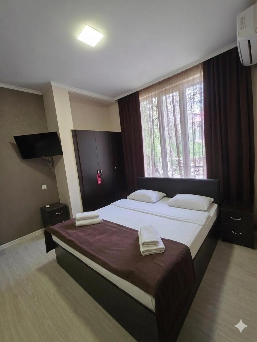 Triple Room Bath