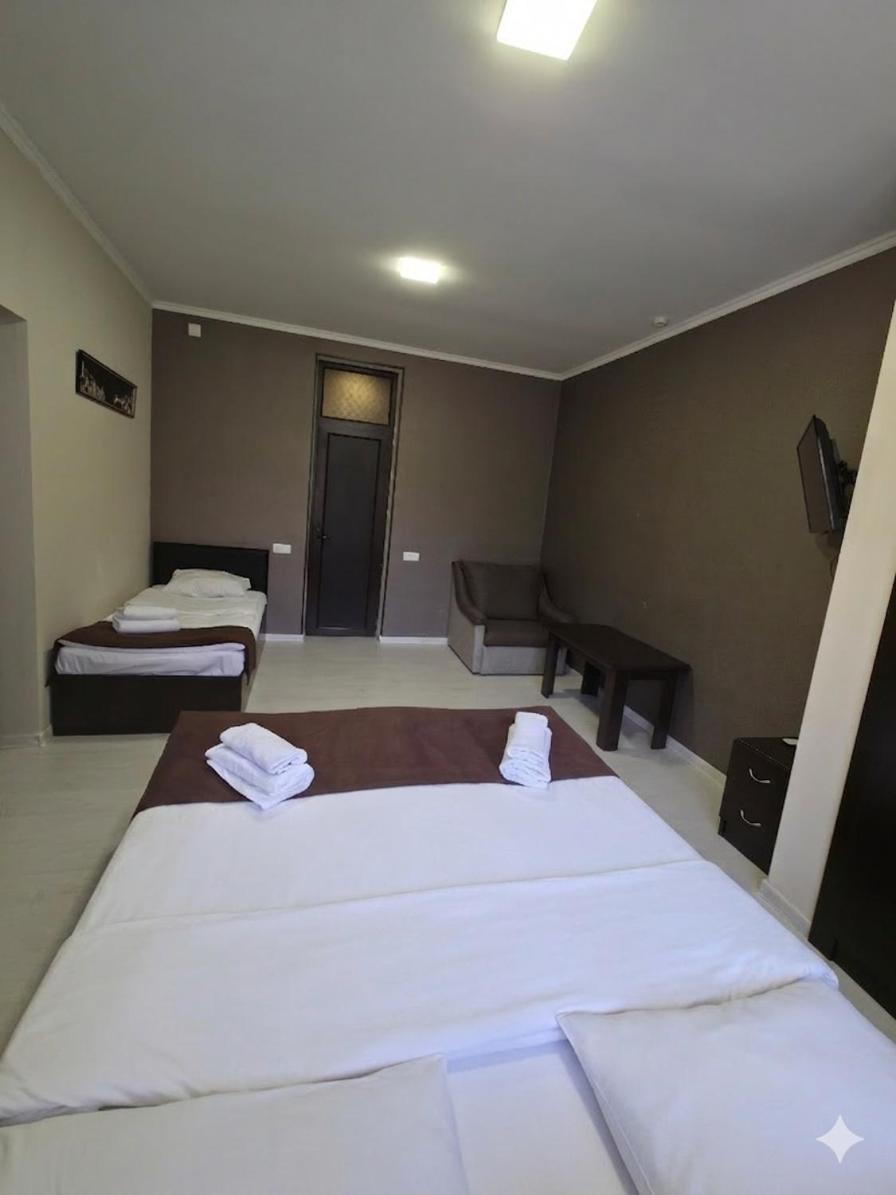 Triple Room Bath