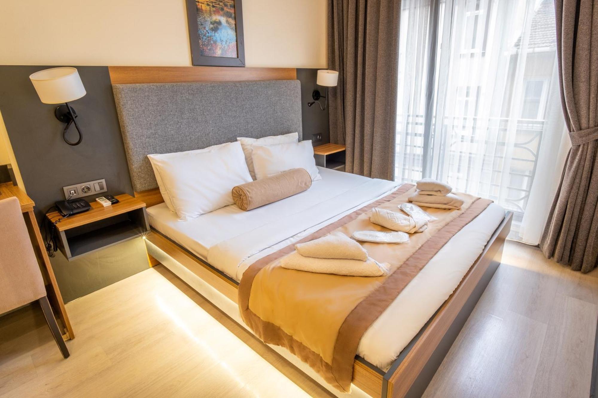 Deluxe Queen Room