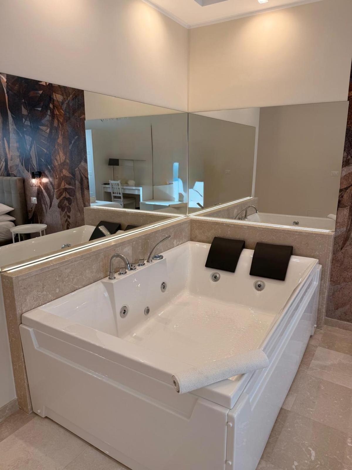 Queen Room with Spa Bath