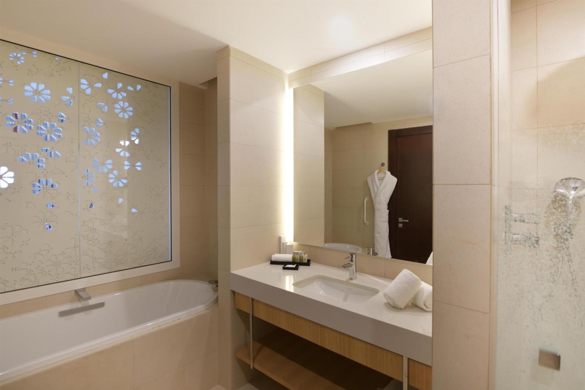 Deluxe Zimmer mit Kingsize-Bett mit Meerblick