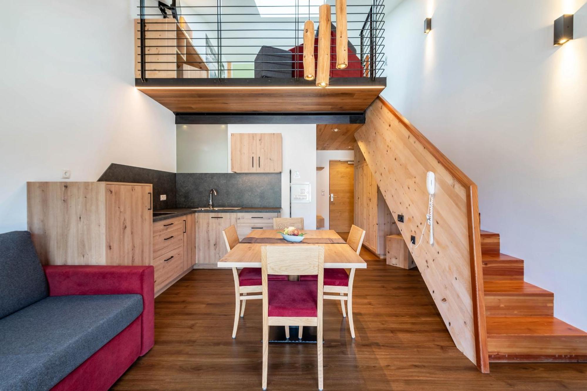 Vierbettzimmer mit Dusche