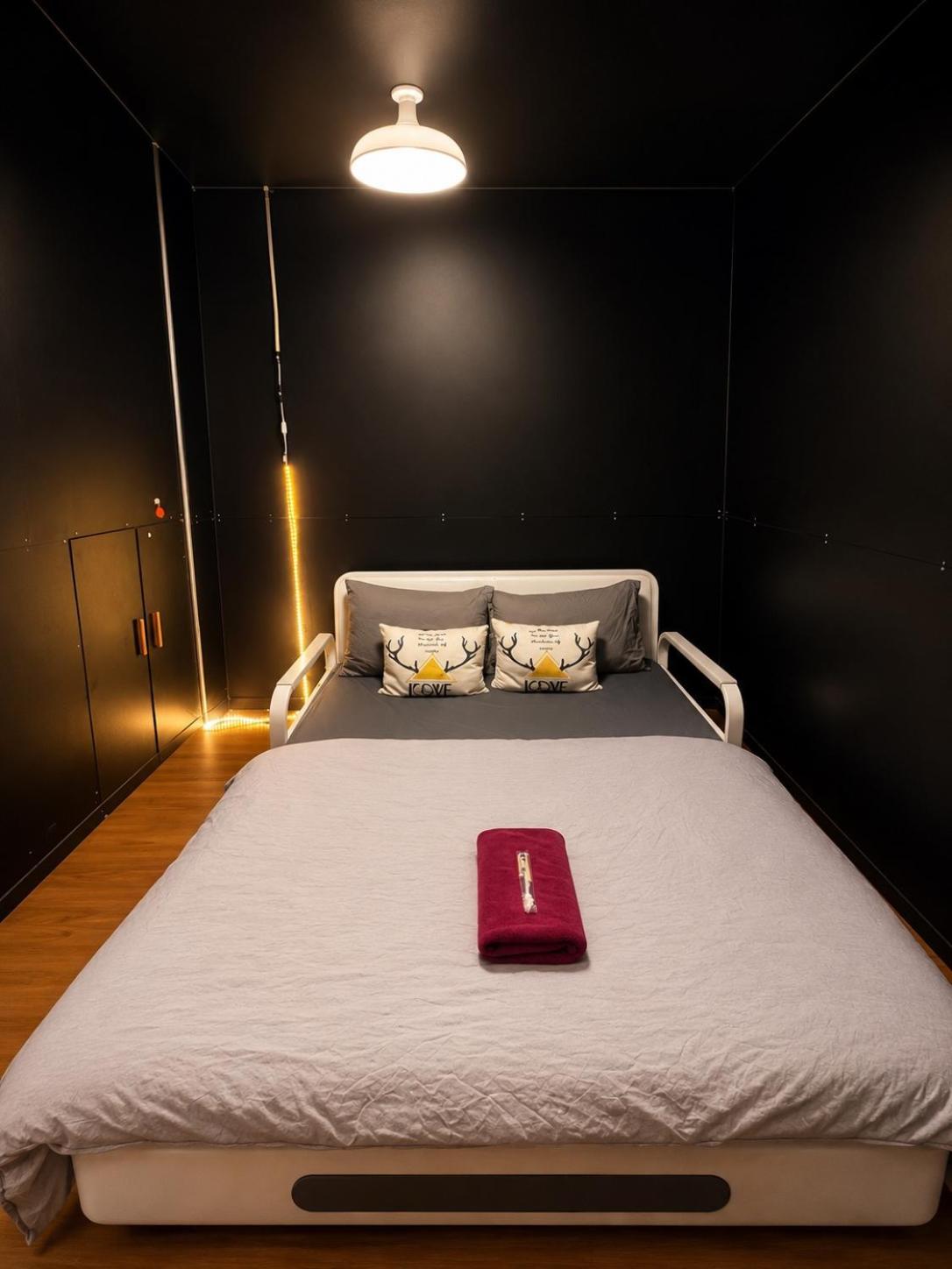 6-Bed Mixed Dormitory Room
