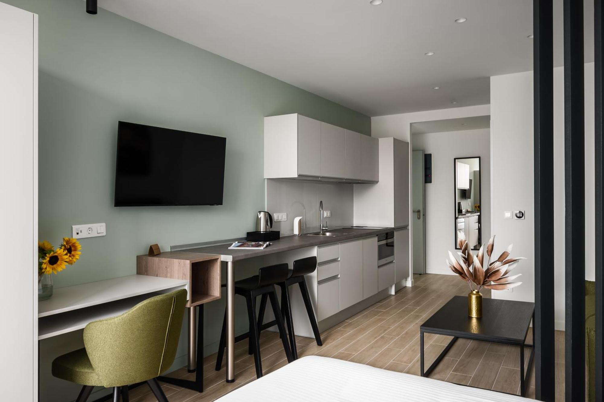 Deluxe Apartment with Balcony