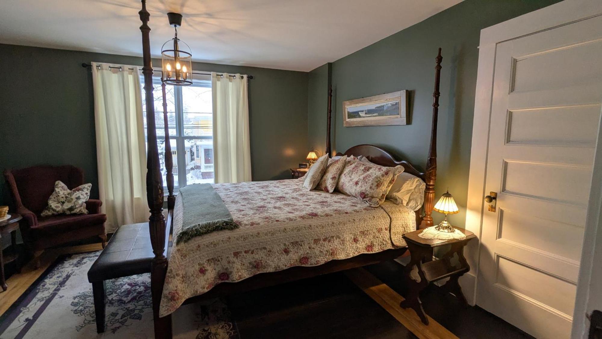 Deluxe King Room